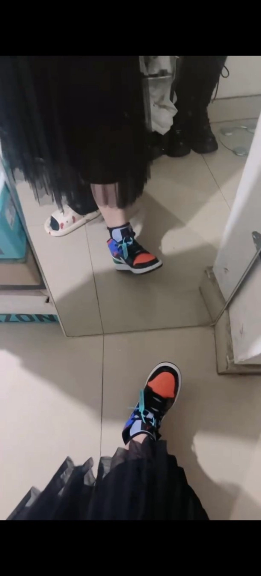 custom review-Jordan Air Jordan 1 MID SE Patent Смесь MID Топ Винтажные баскетбольные кроссовки Женские Многоцветный