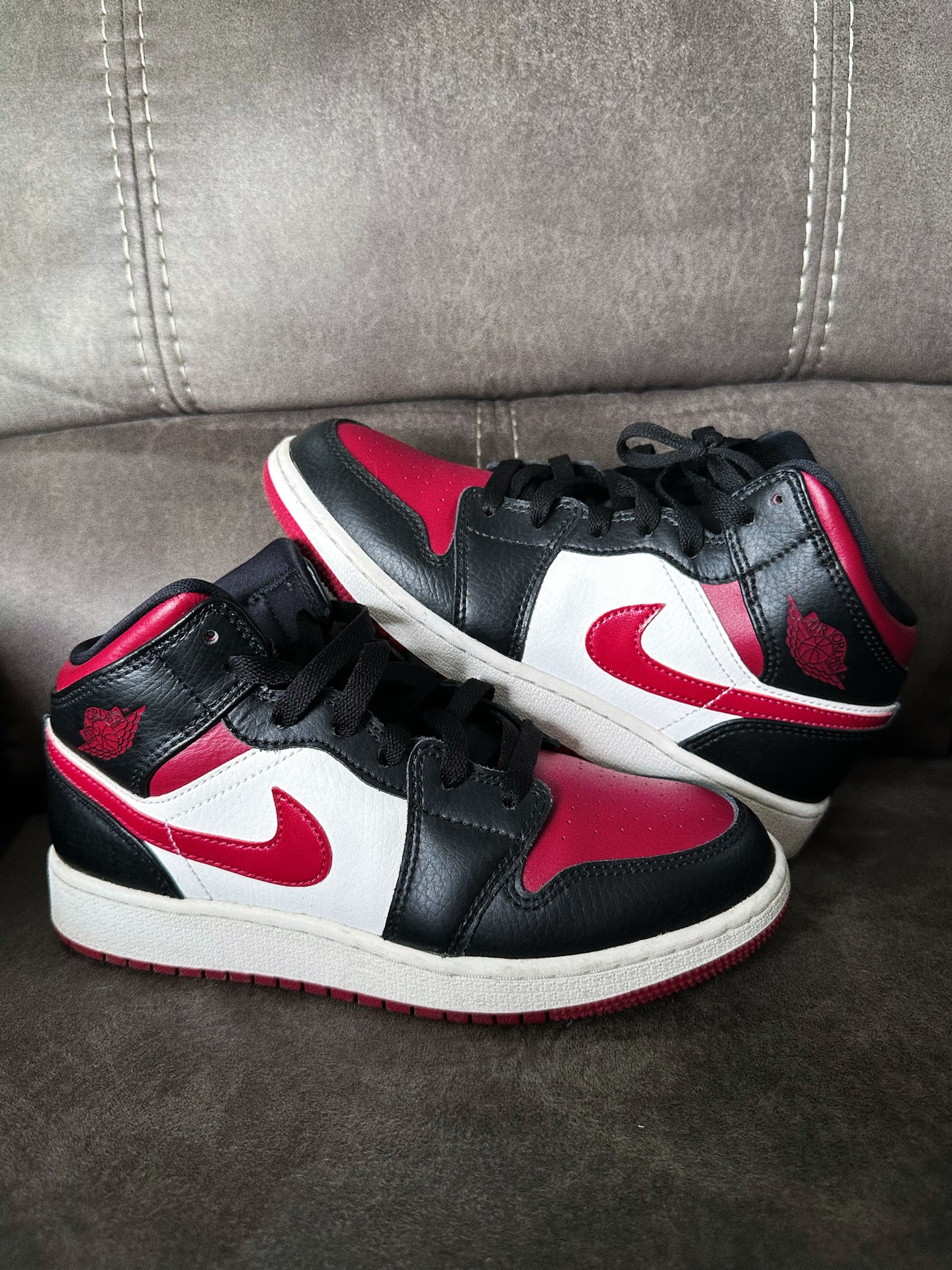 nike aj1 mid 黑红脚趾