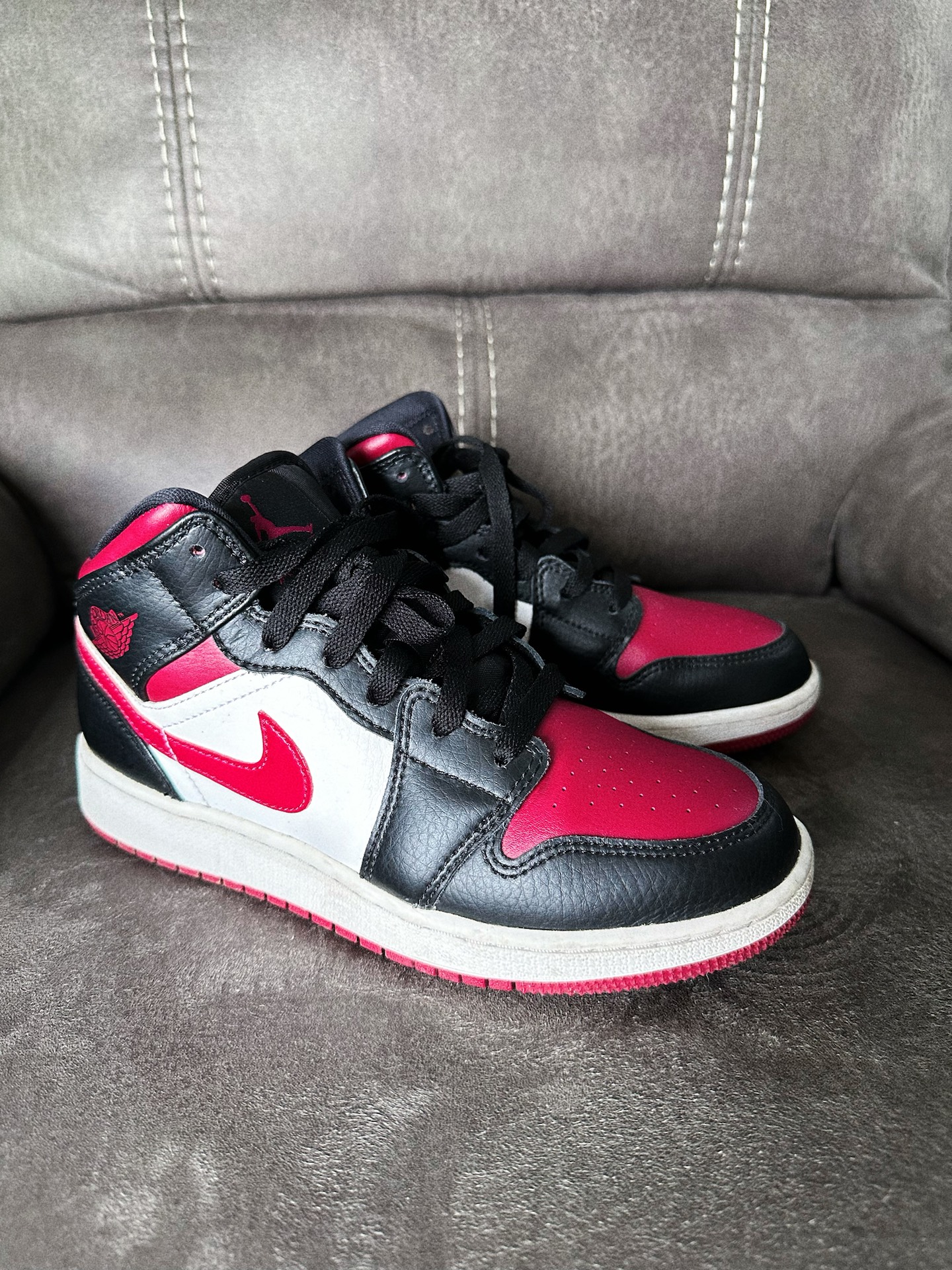 nike aj1 mid 黑红脚趾