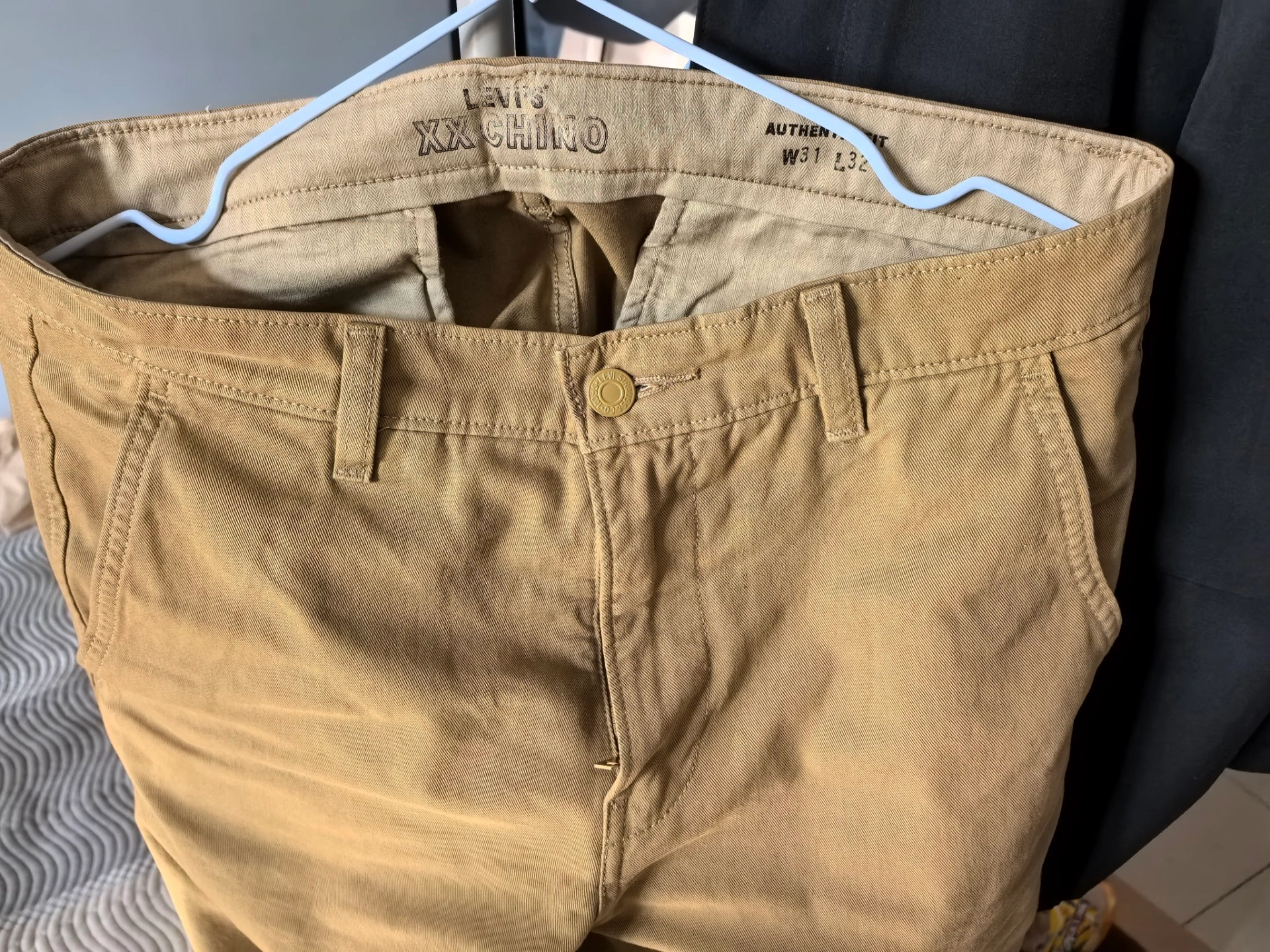 李维斯的这条冷门休闲裤,质感无敌,李维斯的品质肯定没得说,但是裤型