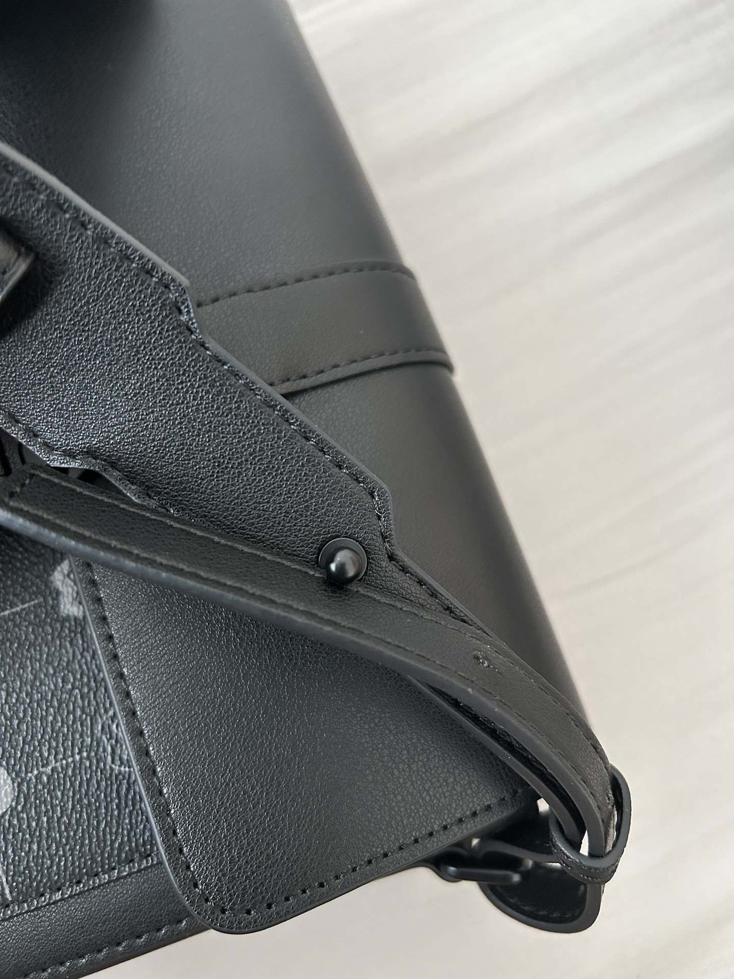 custom review-Gudi Воловья кожа кожа материал минималистский стиль маленькая квадратная сумка сумка через плечо обычный мужской черный