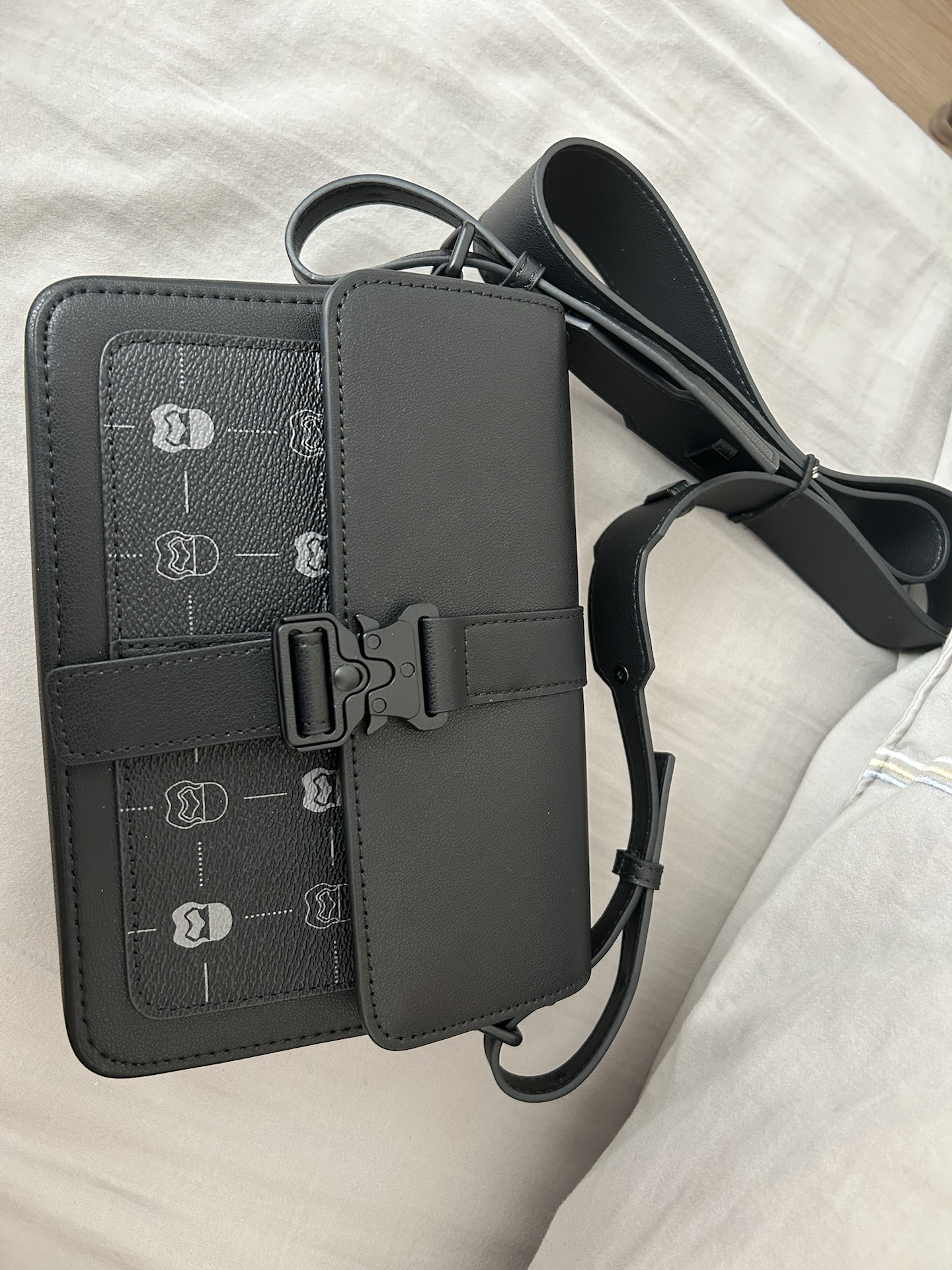 custom review-Gudi Воловья кожа кожа материал минималистский стиль маленькая квадратная сумка сумка через плечо обычный мужской черный