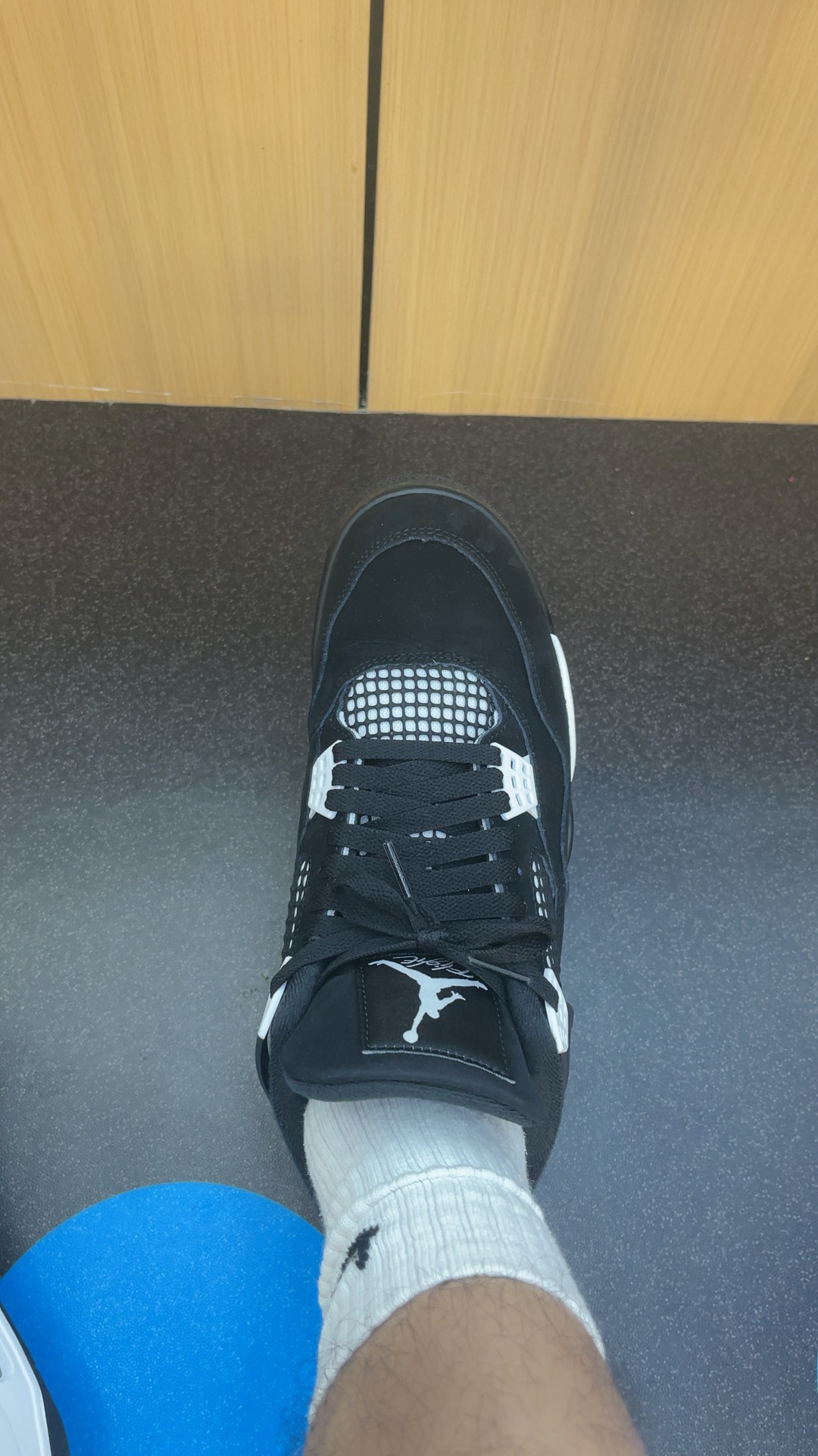 custom review-JORDAN 4 Retro White Thunder