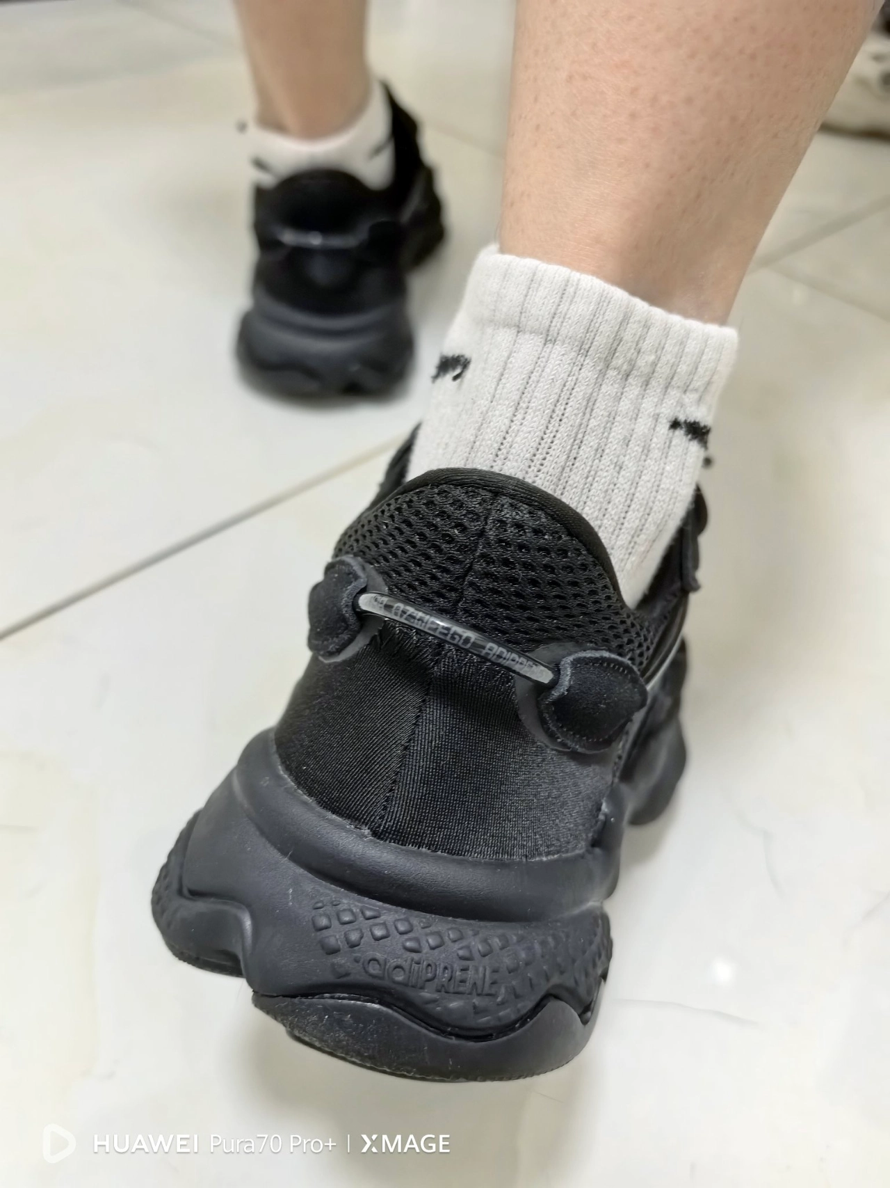custom review-Adidas Originals Ozweego Core Black