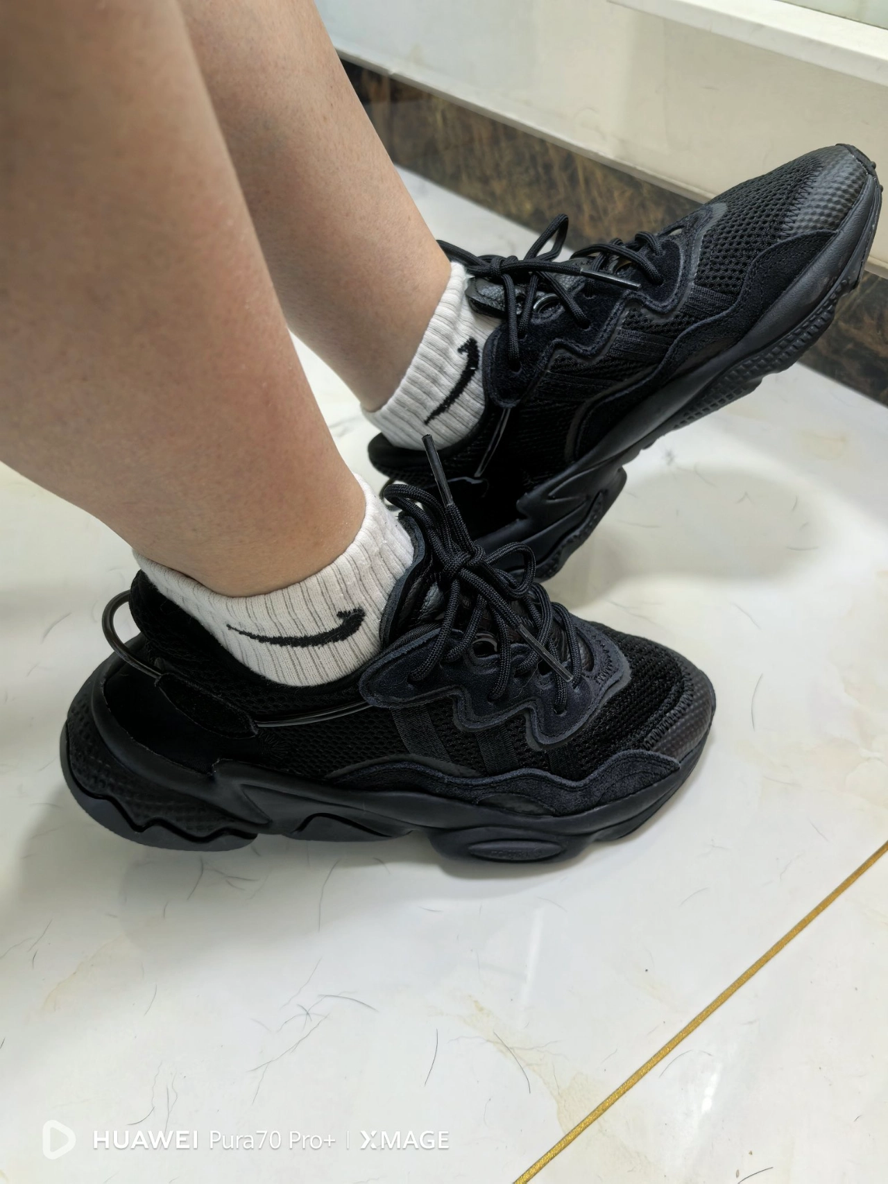 custom review-Adidas Originals Ozweego Core Black