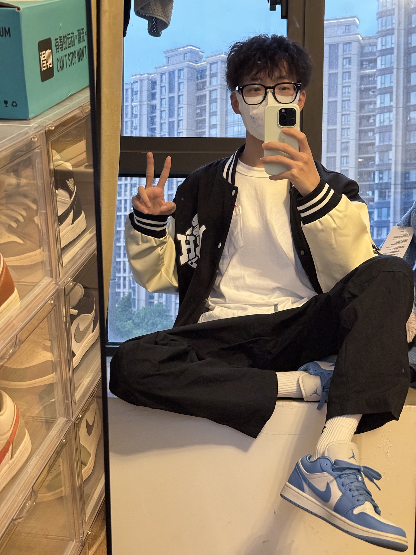 夏季就快过去了 靓仔都提前准备秋装啦
全身见图四 上半身见图五 后背