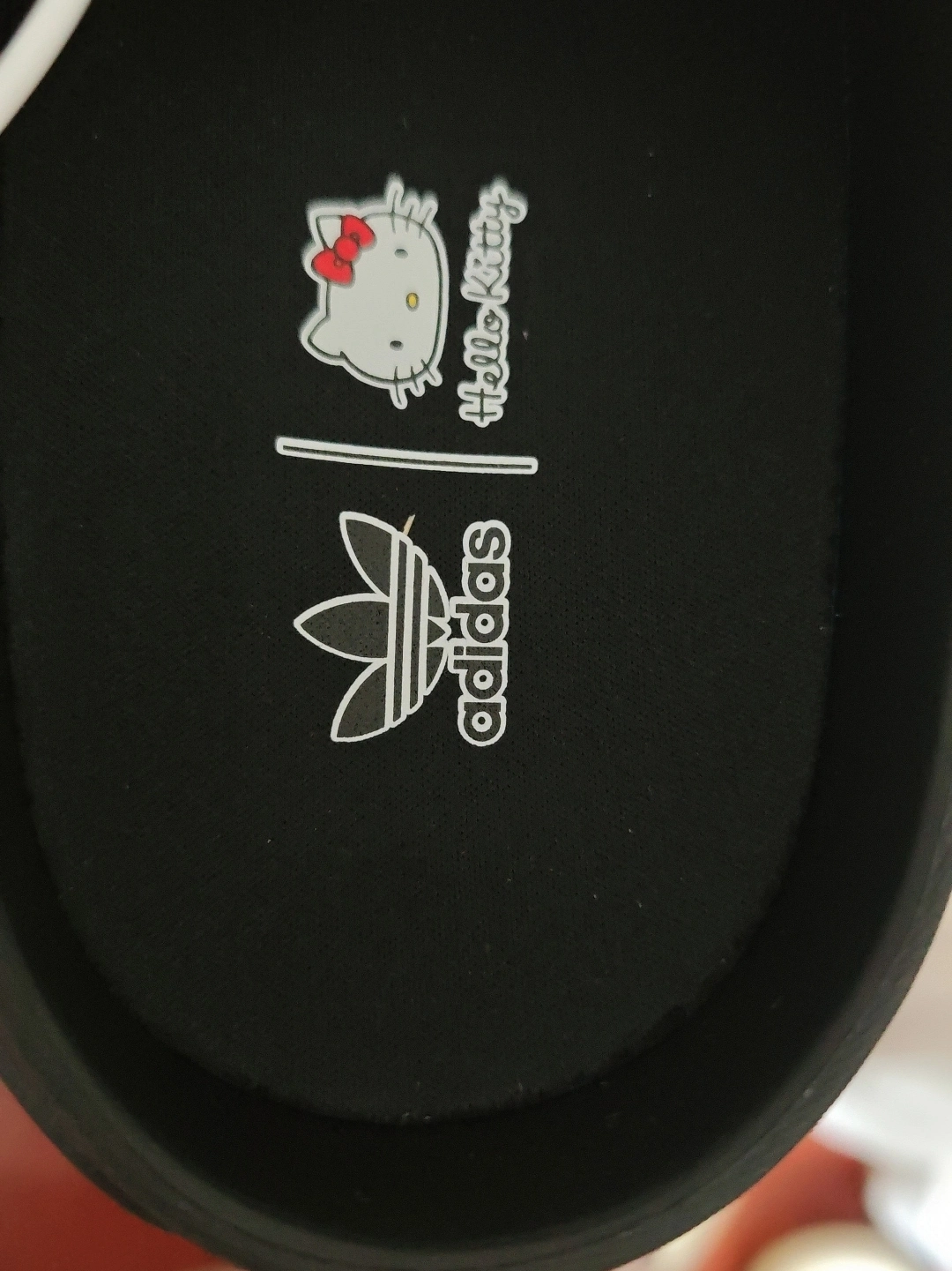 custom review-Hello Kitty x Adidas Originals AdiFOM Stan Smith Mule Slip-Resistant Домашние тапочки Женские Черный Красный Белый