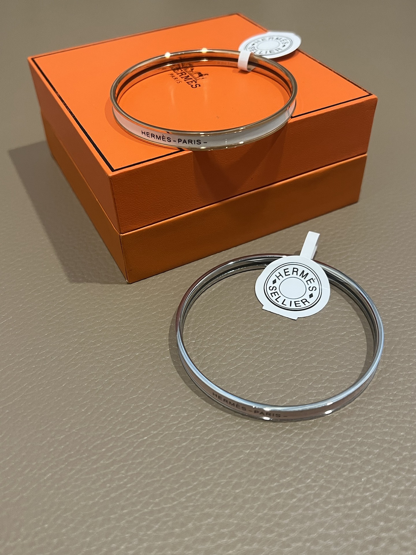 爱马仕珐琅手镯粉 白