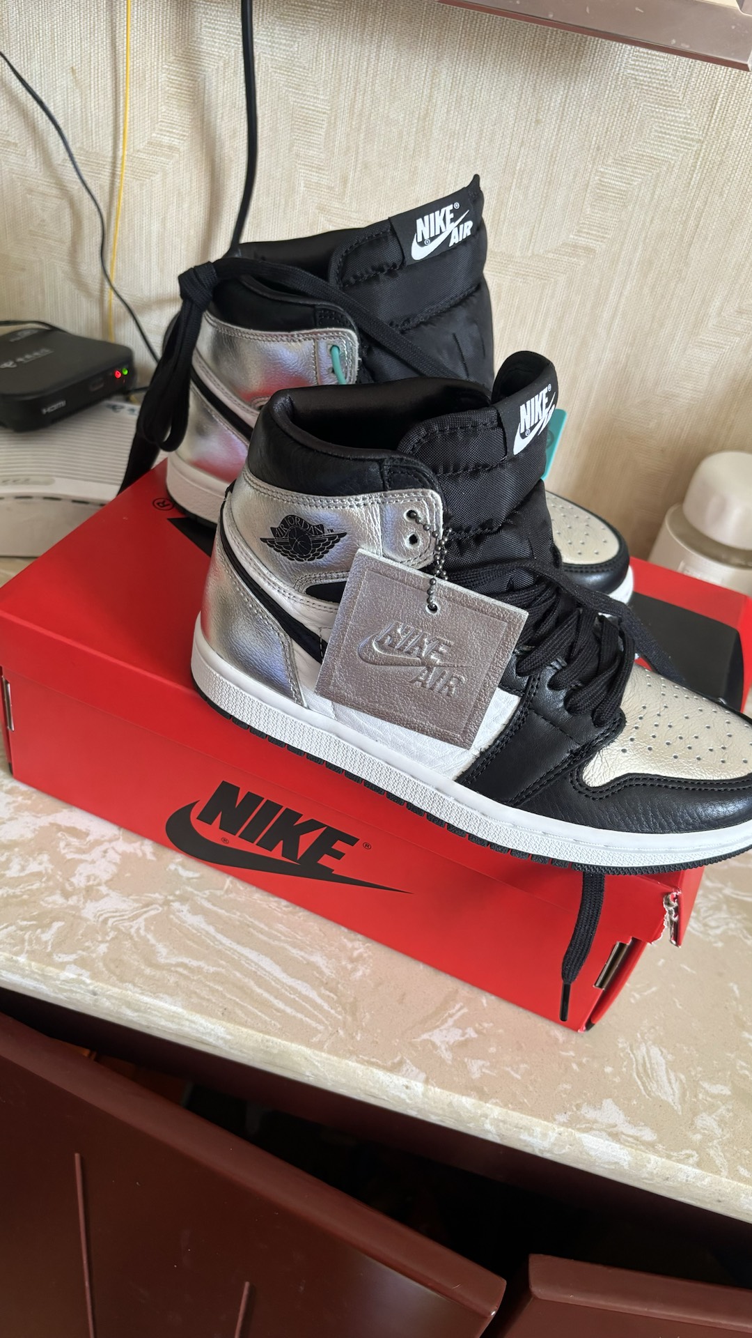 custom review-Jordan Air Jordan 1 High OG Ретро 'Серебряный Палец' Высокий Топ Винтажные Баскетбольные Кроссовки Женские Жидкое Серебро