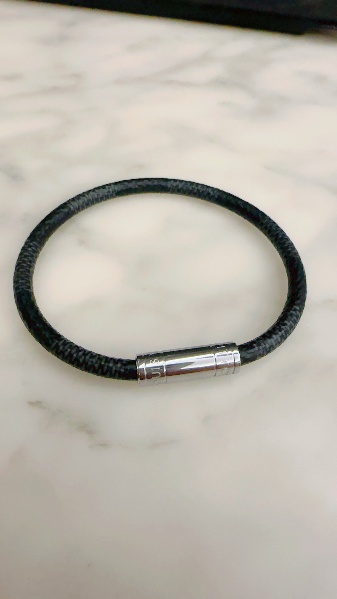 custom review-LOUIS VUITTON Металл Браслеты Мужской Черный