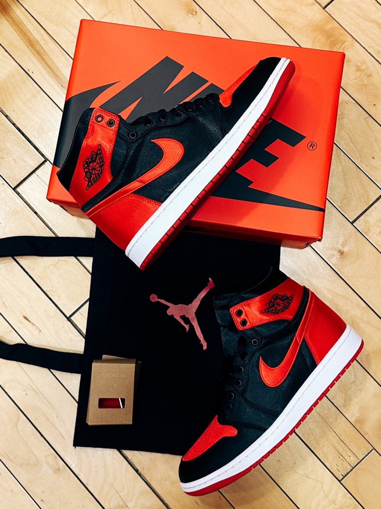 🧨新年🧨氛围感get!aj1 黑红丝绸禁穿复古篮球鞋