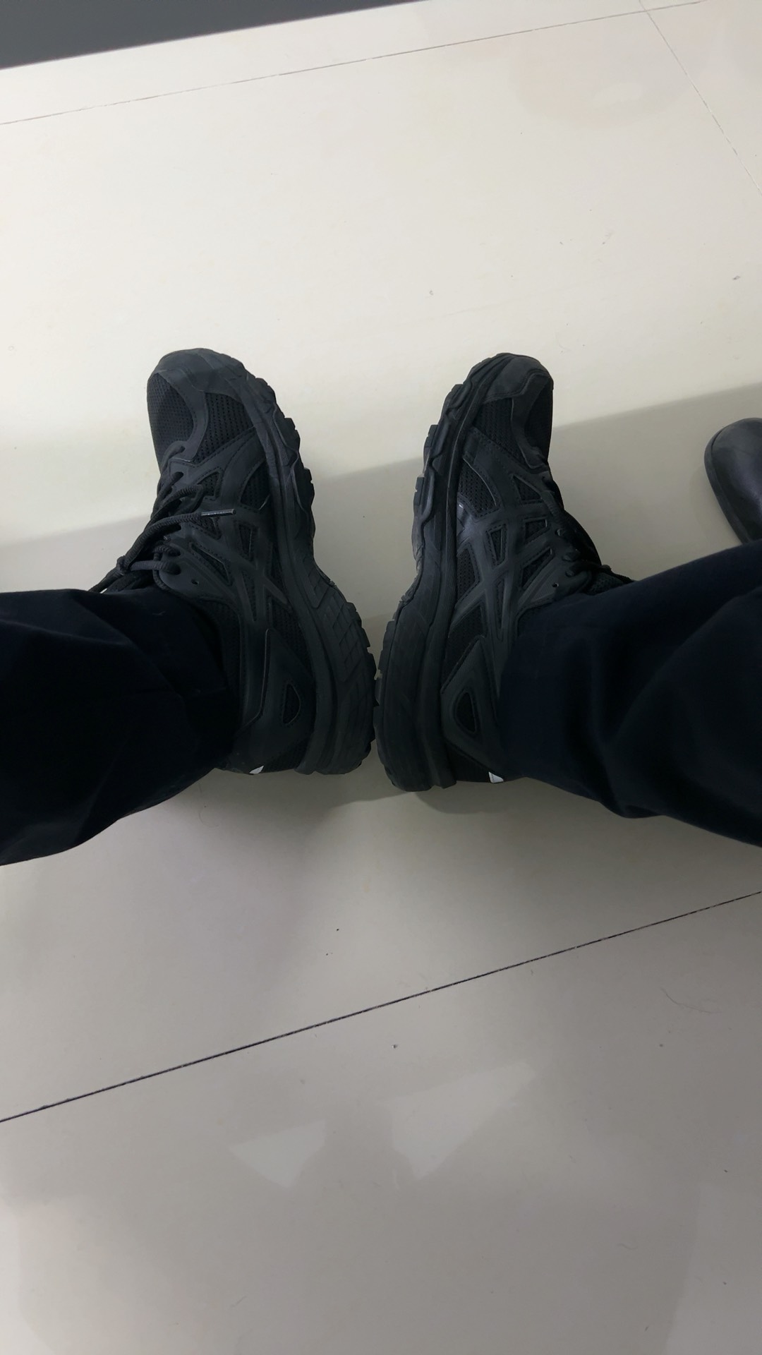 custom review-ASICS Jog 100 T Устойчивый к истиранию Дышащий Низкий Топ Гель Повседневные Беговые кроссовки Мужские Тройной Черный