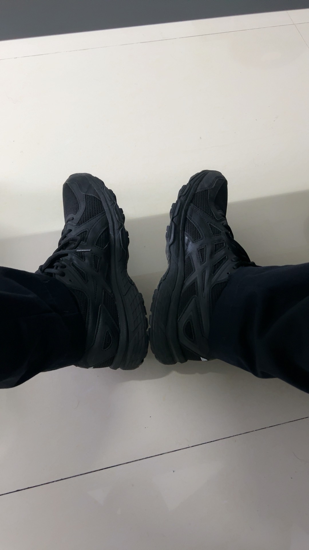 custom review-ASICS Jog 100 T Устойчивый к истиранию Дышащий Низкий Топ Гель Повседневные Беговые кроссовки Мужские Тройной Черный