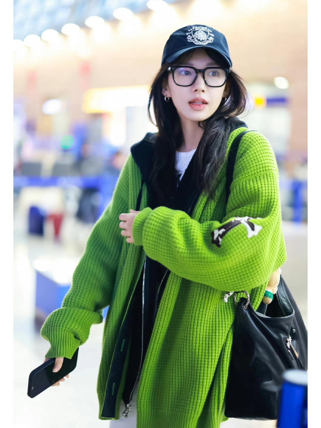 绿色开衫好清新