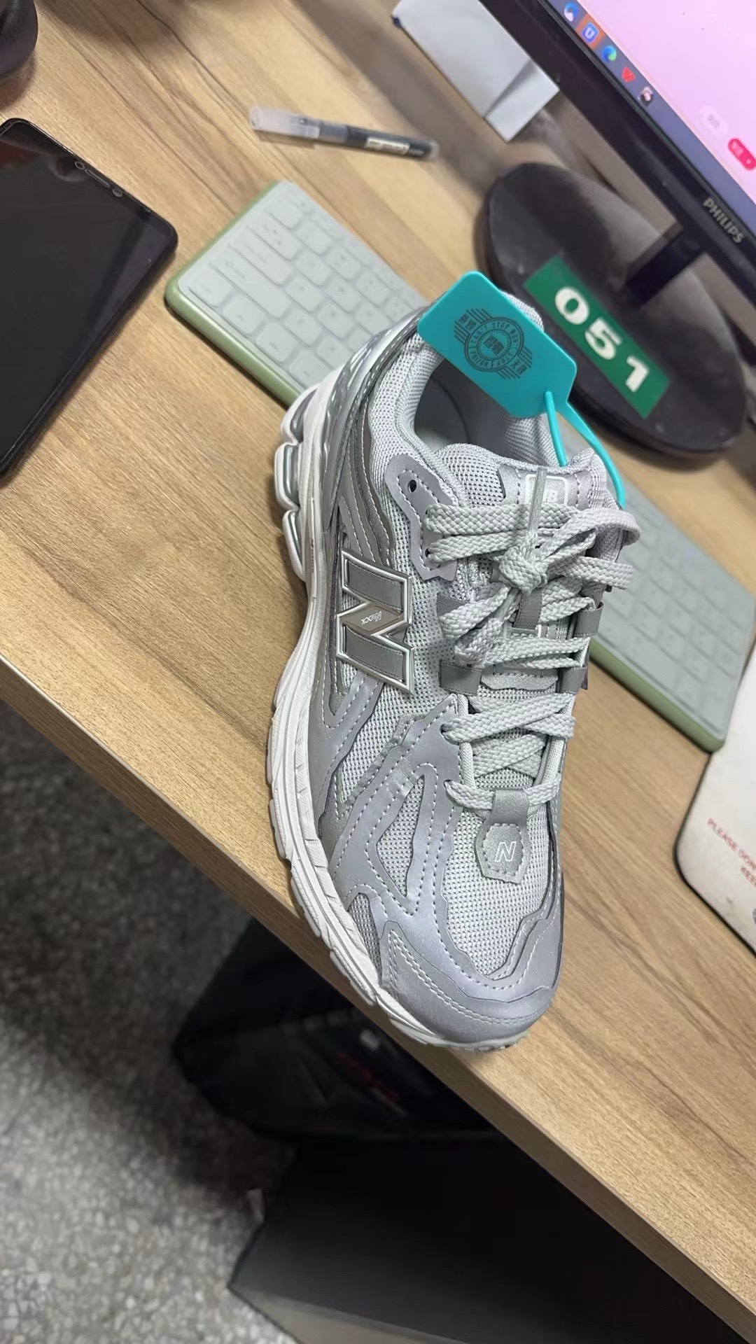 custom review-New Balance 1906D Устойчивый к истиранию Низкий Топ Повседневные Городские Коммутирующие Беговые кроссовки Мужские Серебристо-Серый