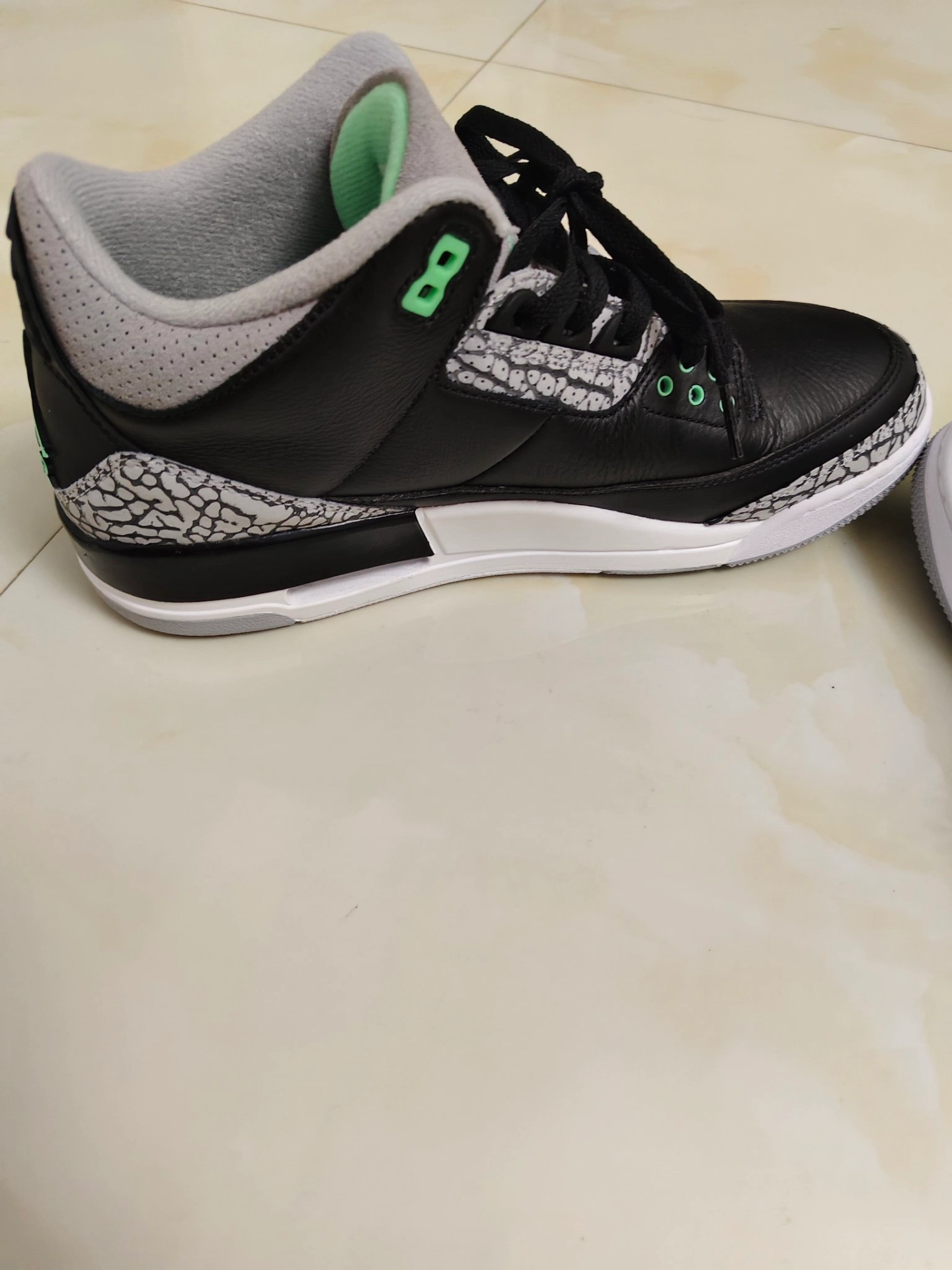 custom review-Air Jordan 3 'Green Glow'