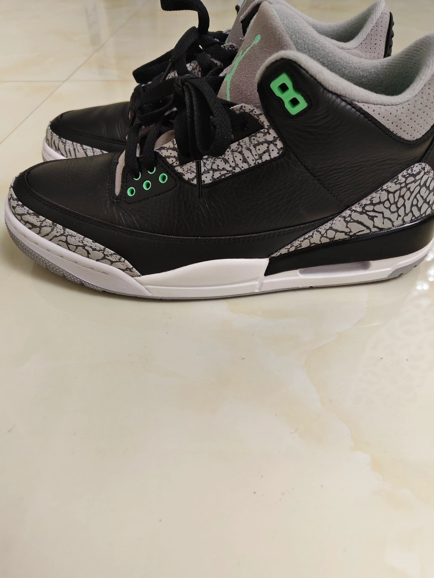 custom review-Air Jordan 3 'Green Glow'