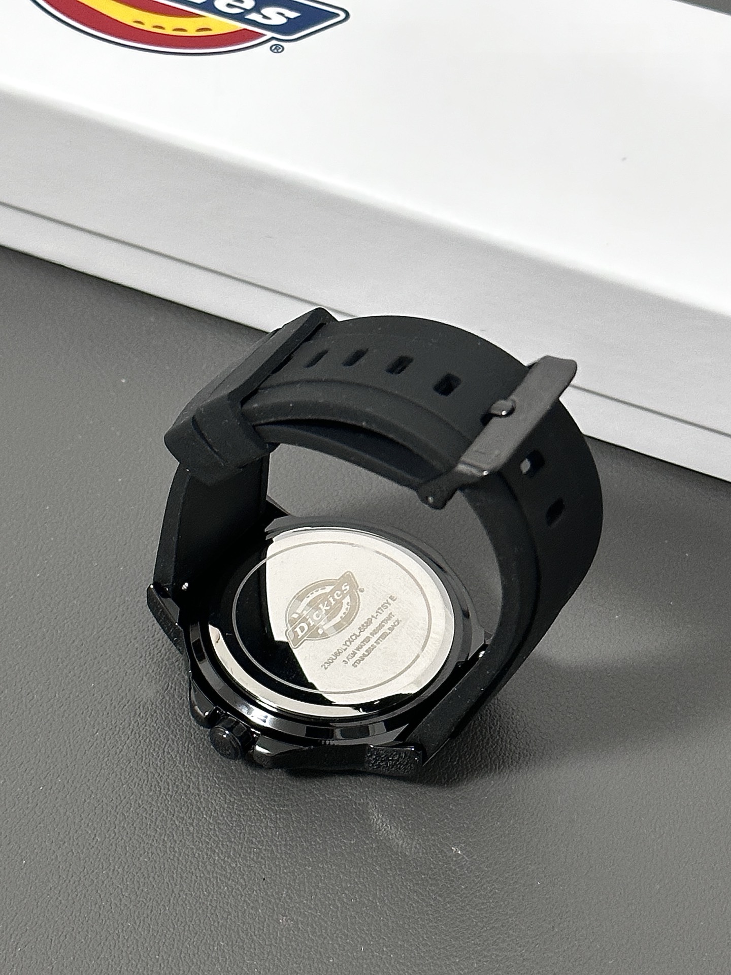 纯黑手表真的酷酷的哇😎