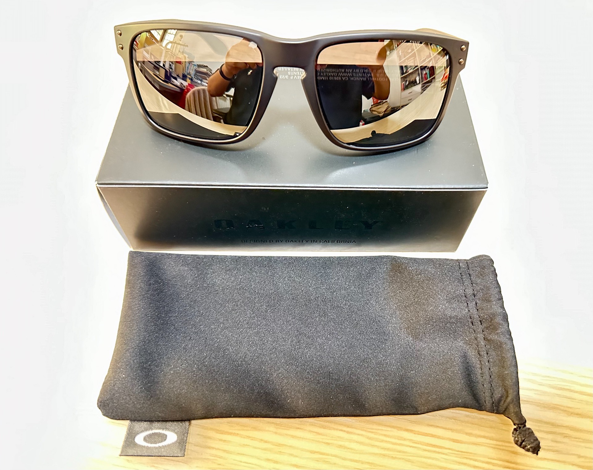 custom review-Oakley Квадратные Солнцезащитные Очки Унисекс