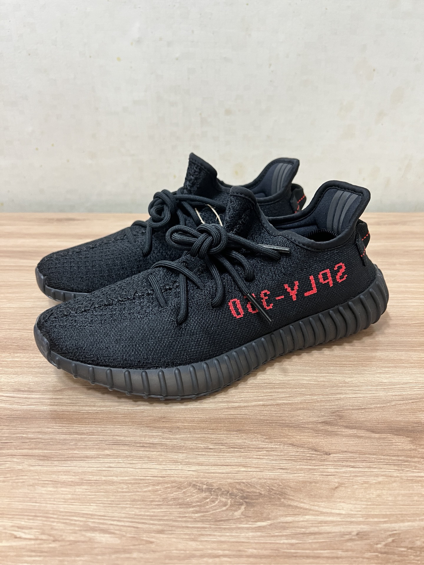 73售完 闲置40 5码 yeezy350黑武士bred