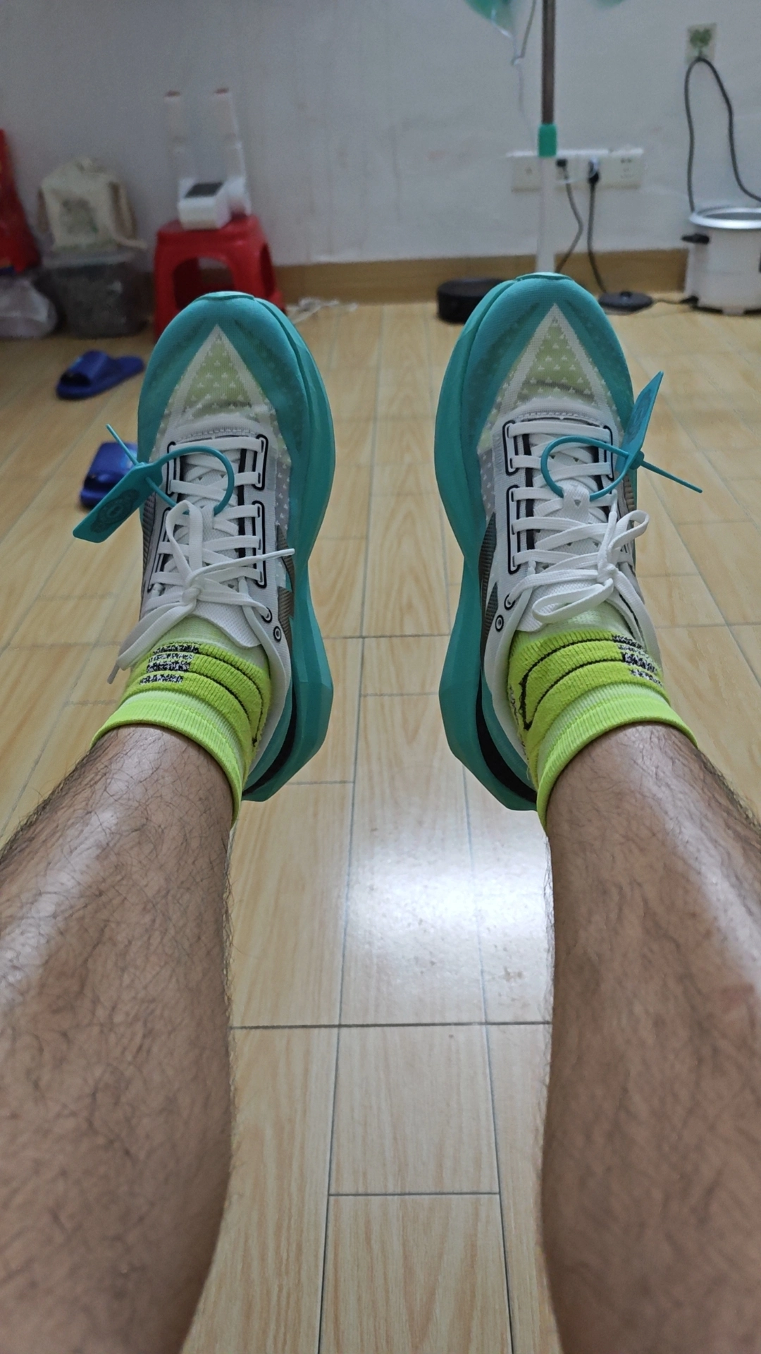 custom review-New Balance Rebel V4 Беговые кроссовки Низкий Топ Белый и Черный Кибер Жадеит Мужской