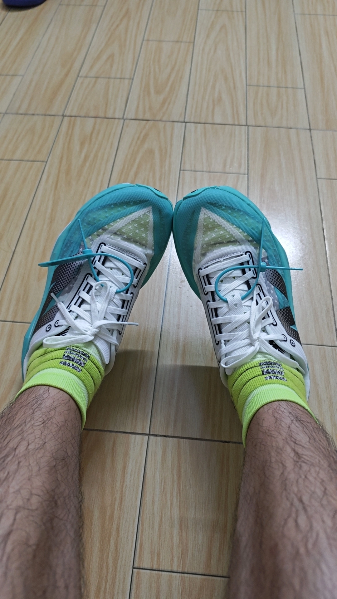 custom review-New Balance Rebel V4 Беговые кроссовки Низкий Топ Белый и Черный Кибер Жадеит Мужской