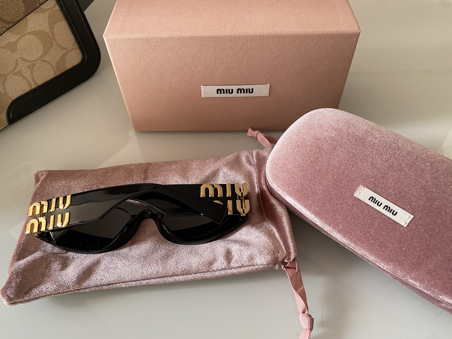 custom review-MIU MIU OVAL SUNGLASSES Женские Черный