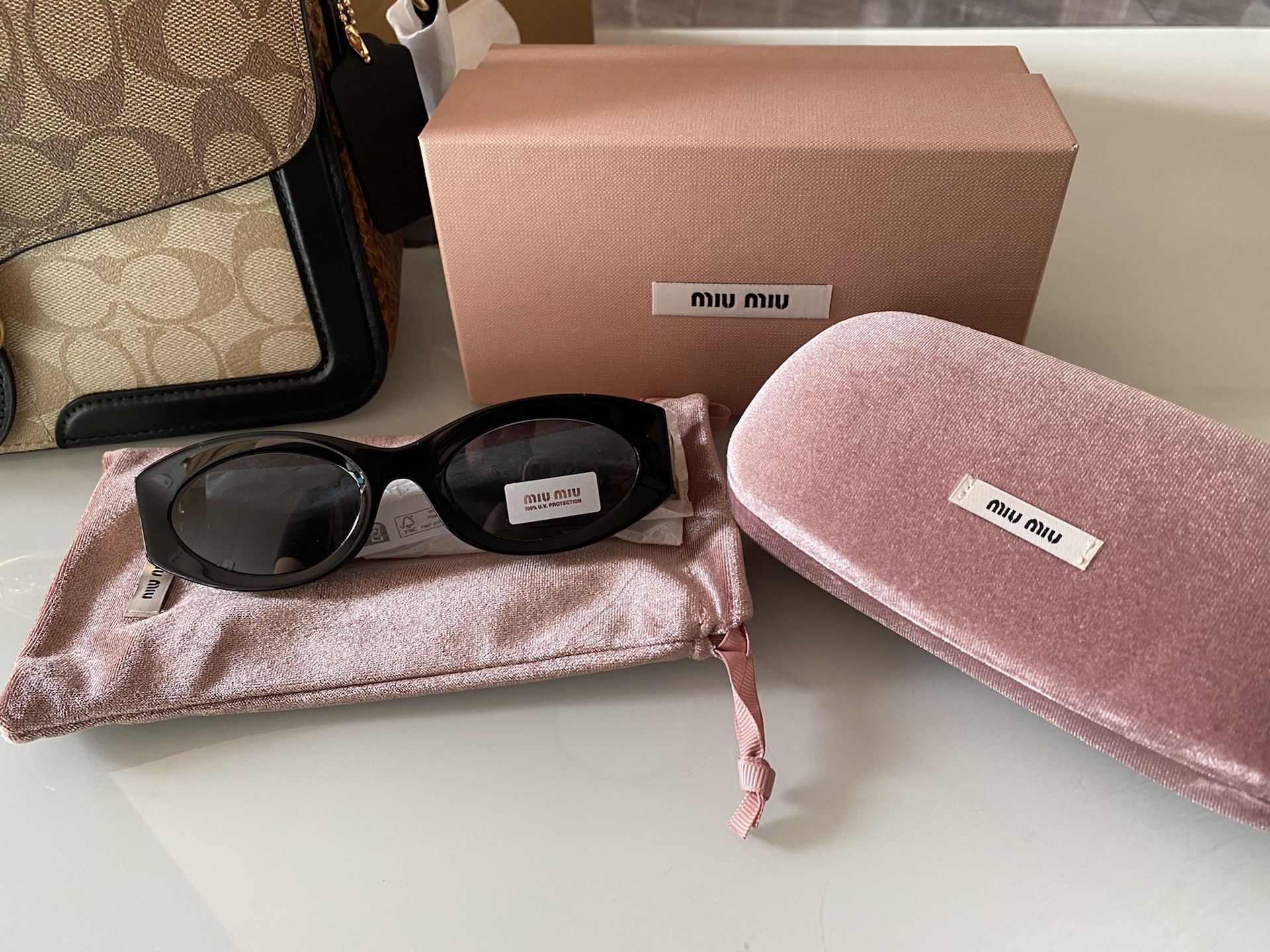 custom review-MIU MIU OVAL SUNGLASSES Женские Черный