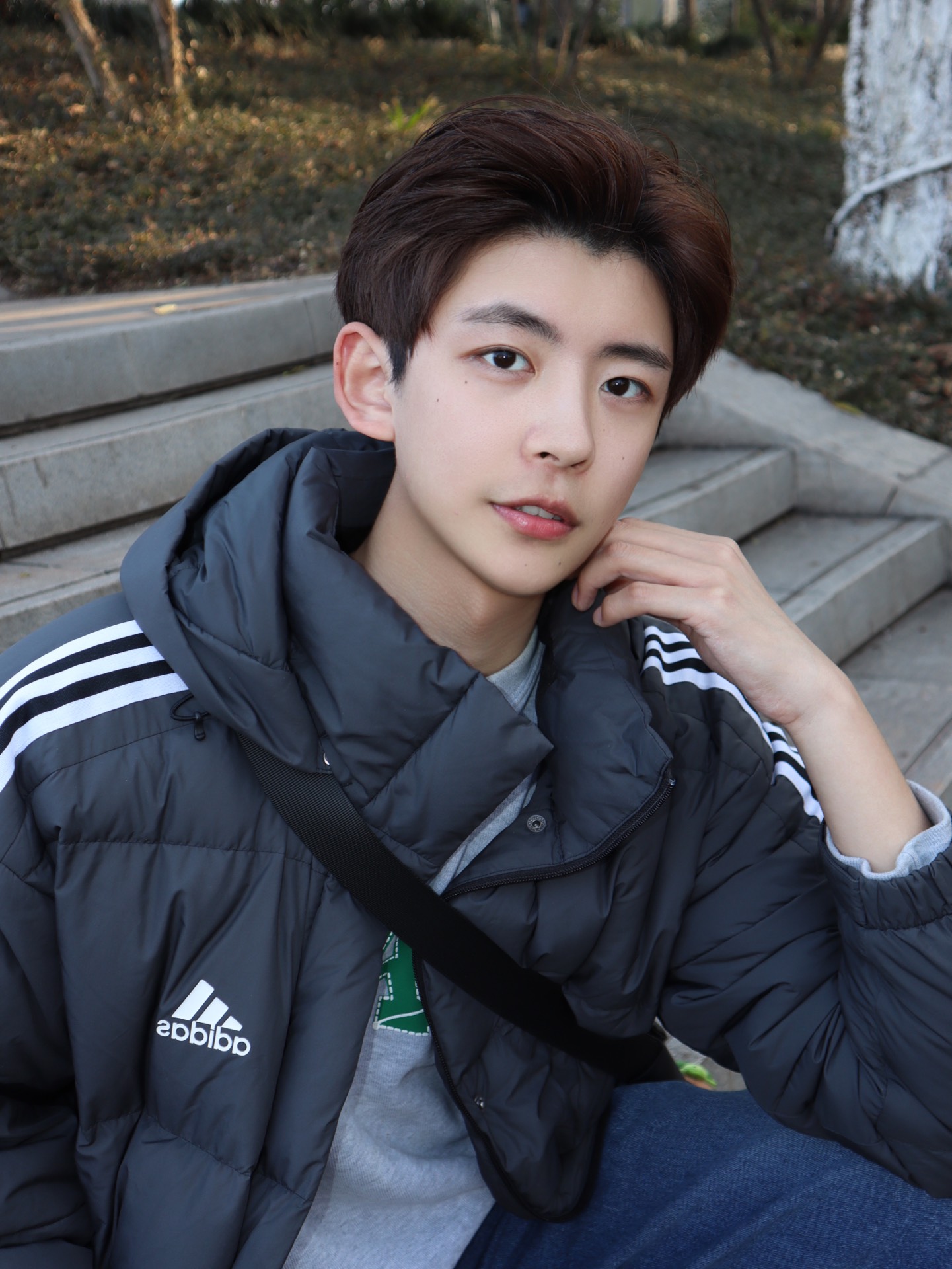 有效介绍!内双 塌鼻梁 厚嘴唇!