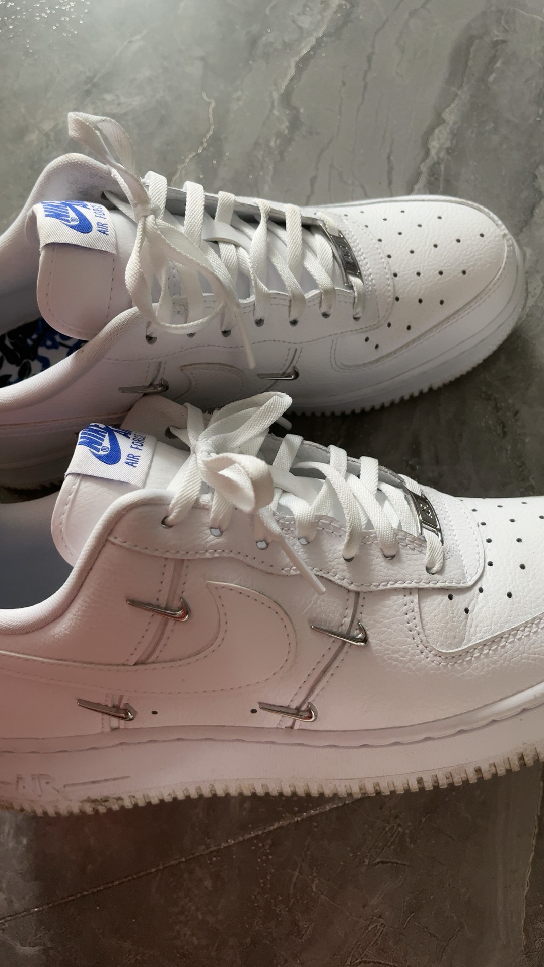 custom review-Nike Air Force 1 07 LX 'Chrome Luxe' Низкие кроссовки для скейтбординга Женские Белые Синие