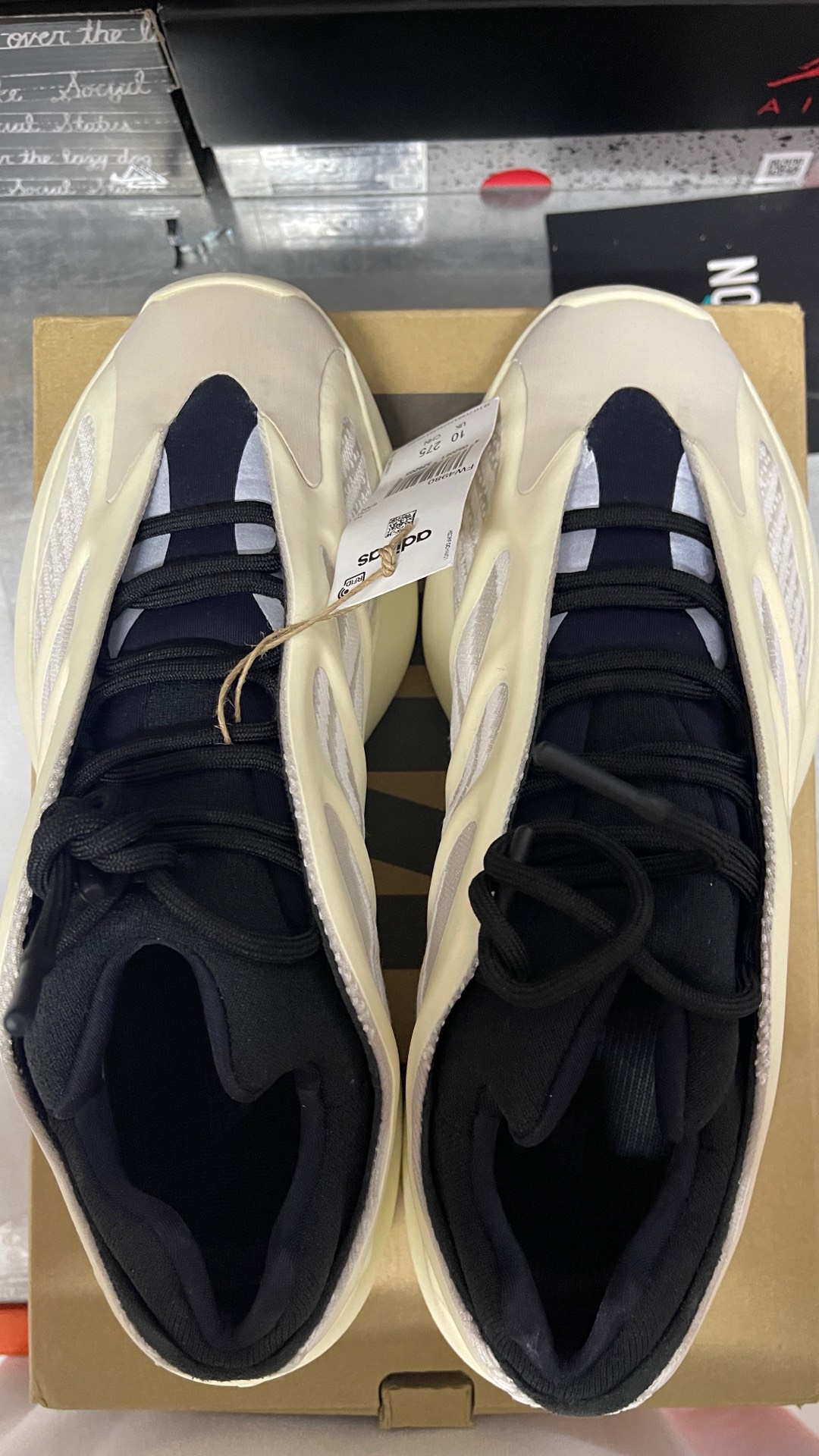 yeezy700V3穿裂了图片