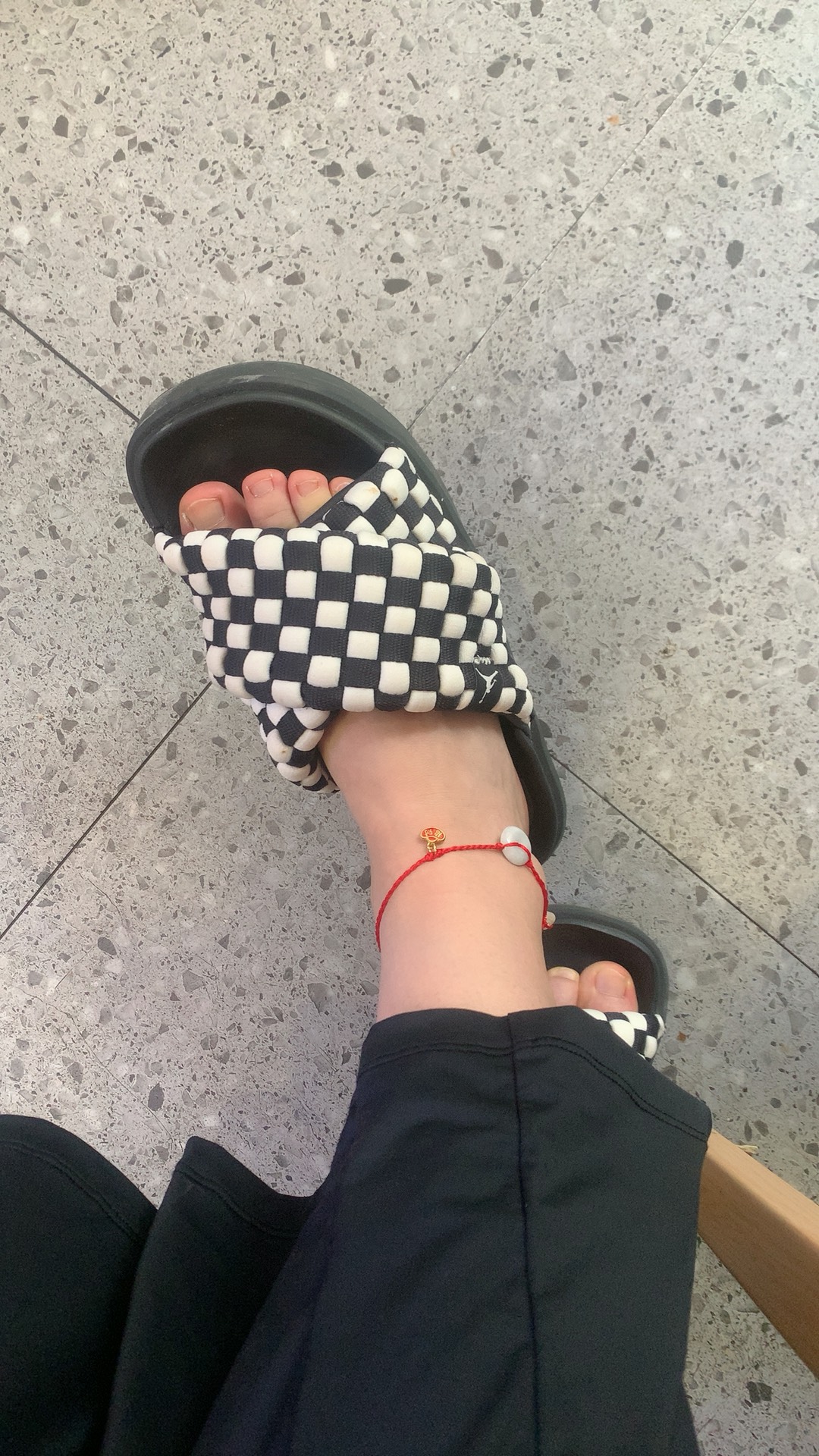 custom review-Джордан Sophia Slide Тапочки Женские Черно-Белые