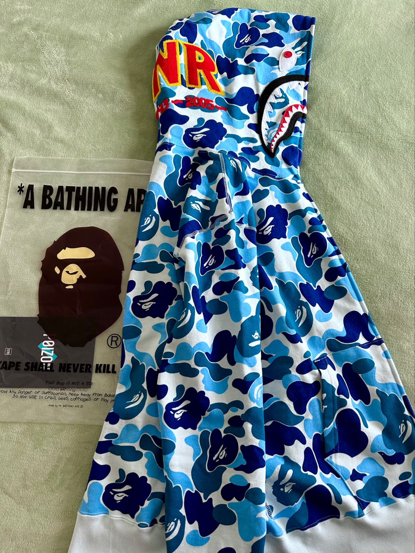 bape ss24鲨鱼外套