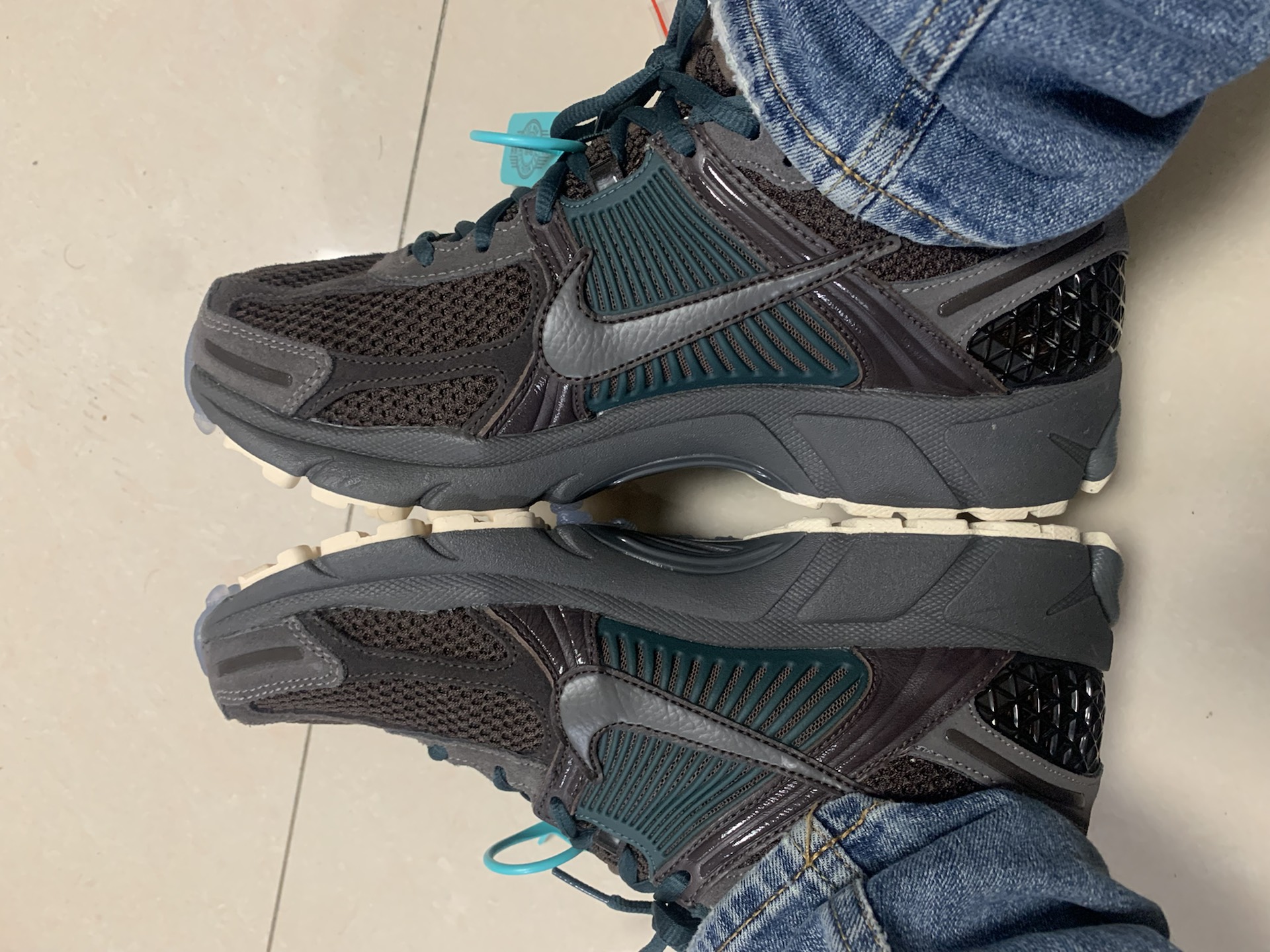 custom review-Nike Air Zoom Vomero 5 Легкий Низкий Топ Повседневный Тренировки Городской Коммутер Беговые кроссовки Унисекс Черный