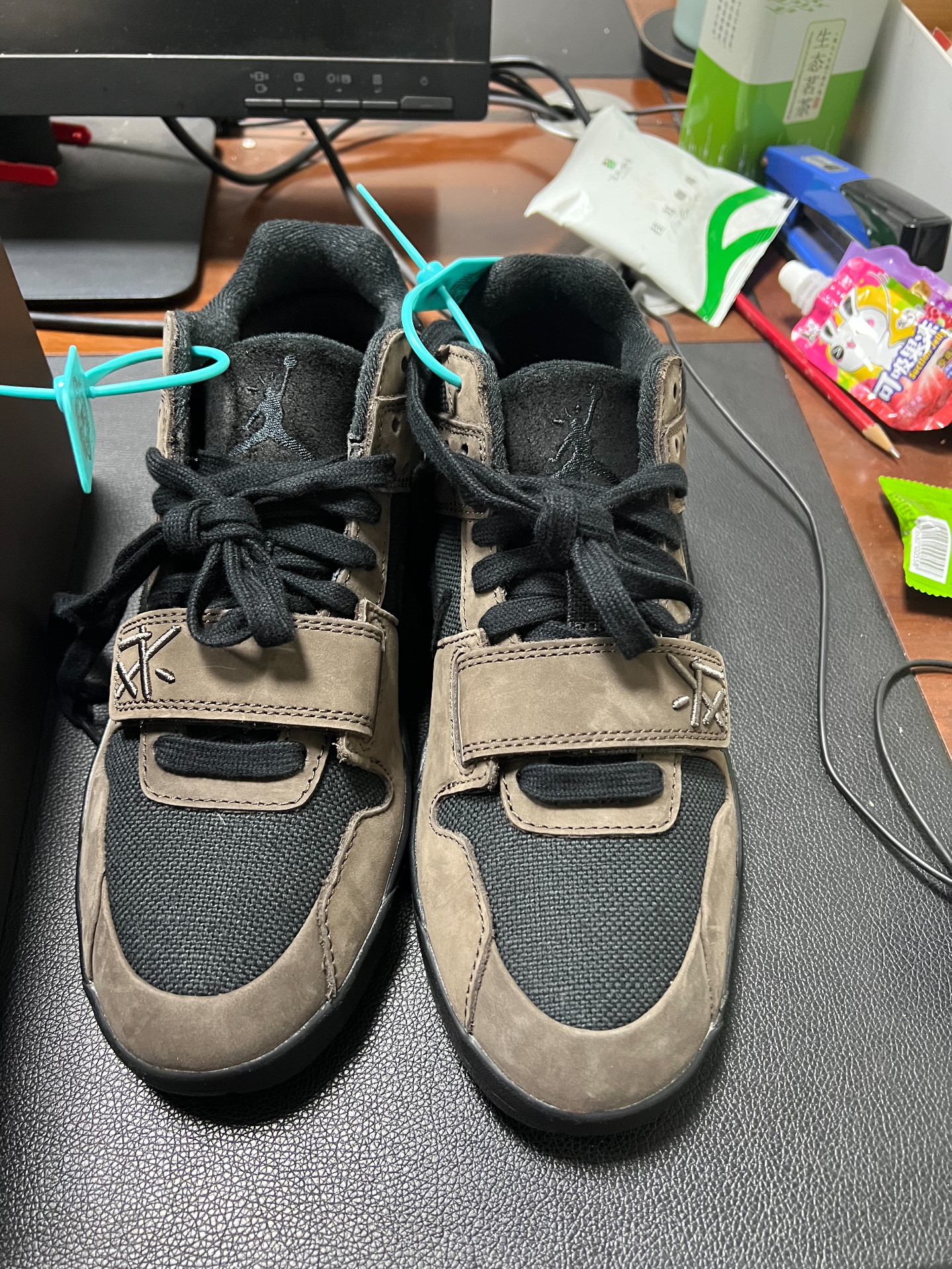 custom review-Travis Scott x Jordan Jumpman Джек Шок Абсорберы Противоскользящие Низкие Баскетбольные Кроссовки Унисекс Темный Мокко Черный