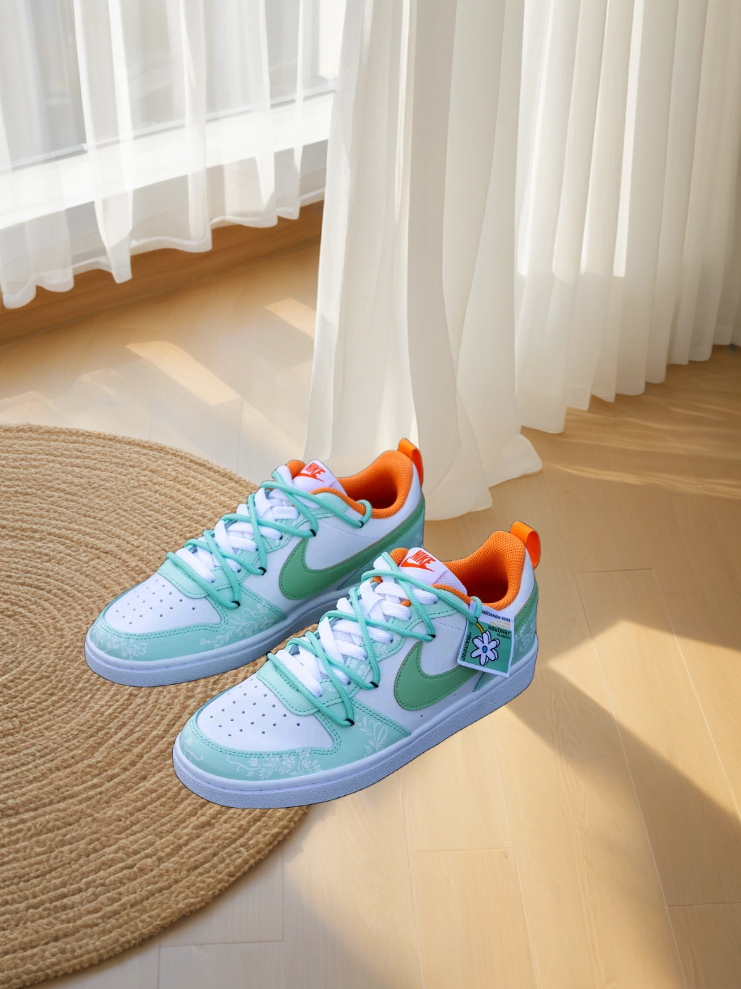 nike花卉板鞋:复古清新,通勤必备