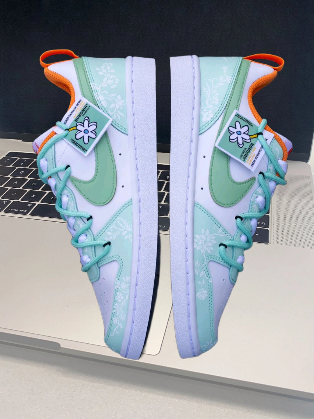 nike花卉板鞋:复古清新,通勤必备