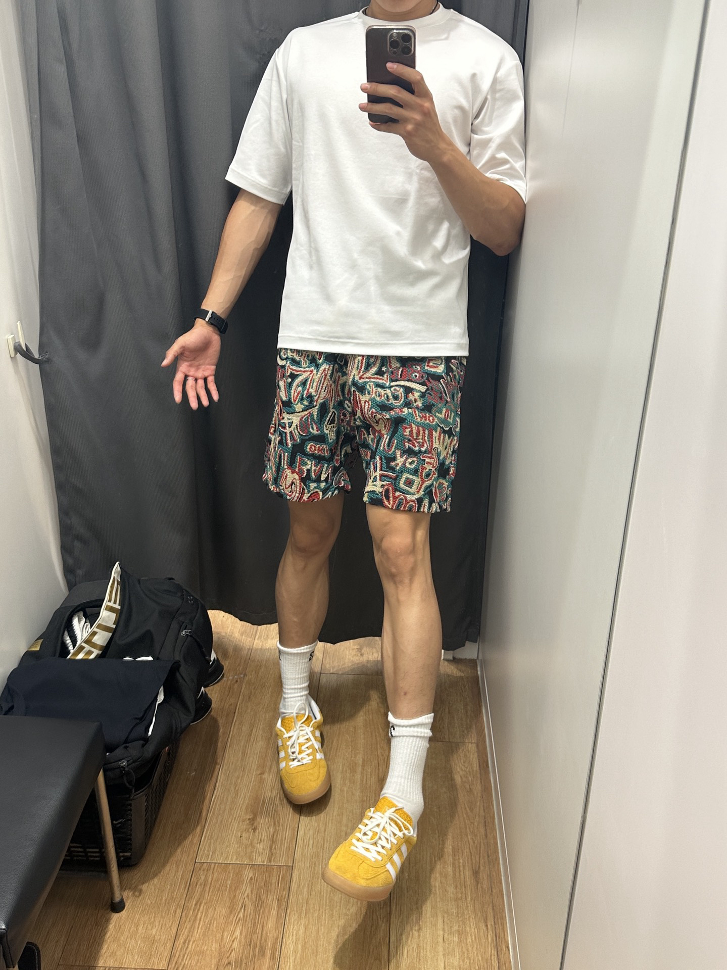 今日份美式穿搭分享指南 夏日和花裤衩真的太配了 上衣选择了一款白色