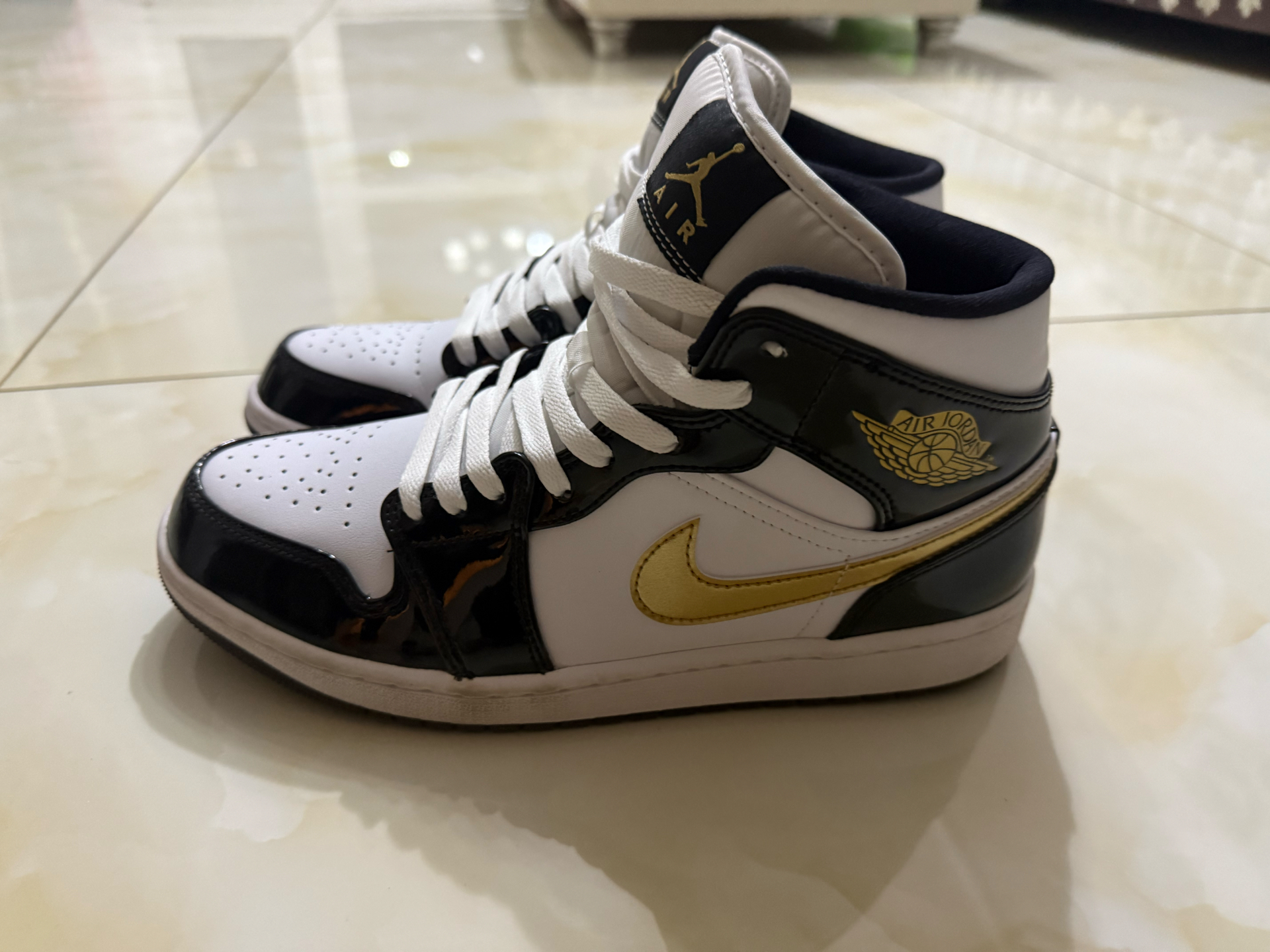 custom review-Jordan 1 Mid SE Black Gold 2023