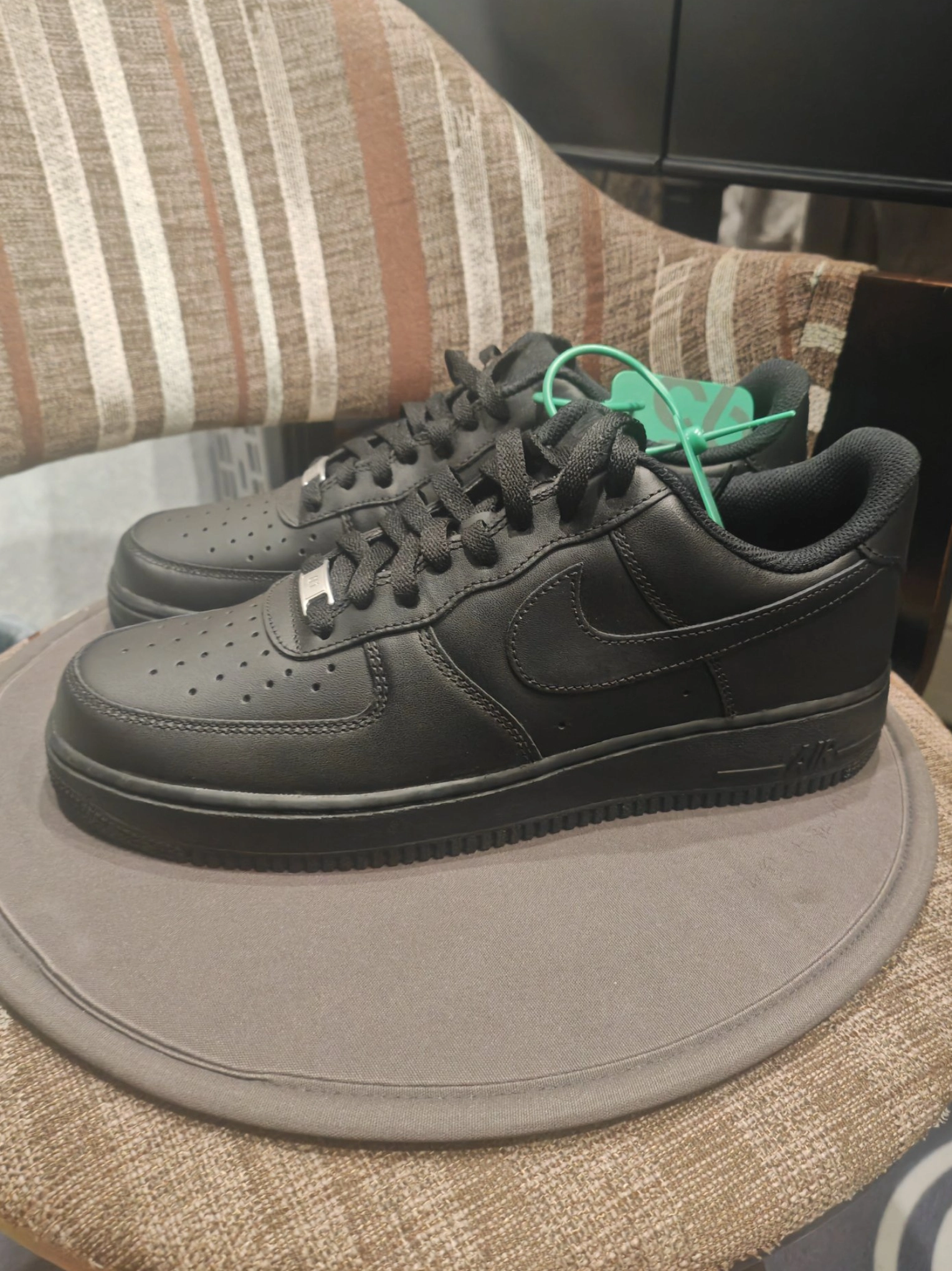 是一款以经典耐克air force 1鞋款为基础