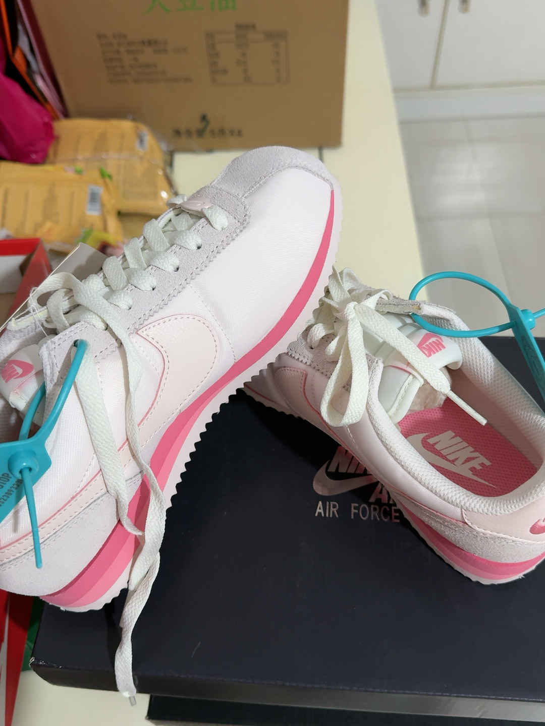 custom review-nike Cortez Collection Low Топ Повседневный Городской Коммутер Беговые кроссовки Женские Бежевый Белый Розовый