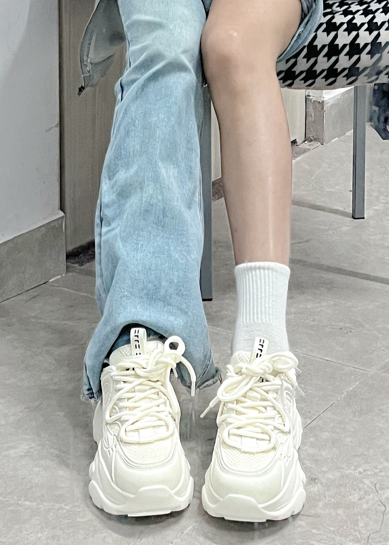 破防了 怎么感觉这双米色老爹鞋穿不够呢