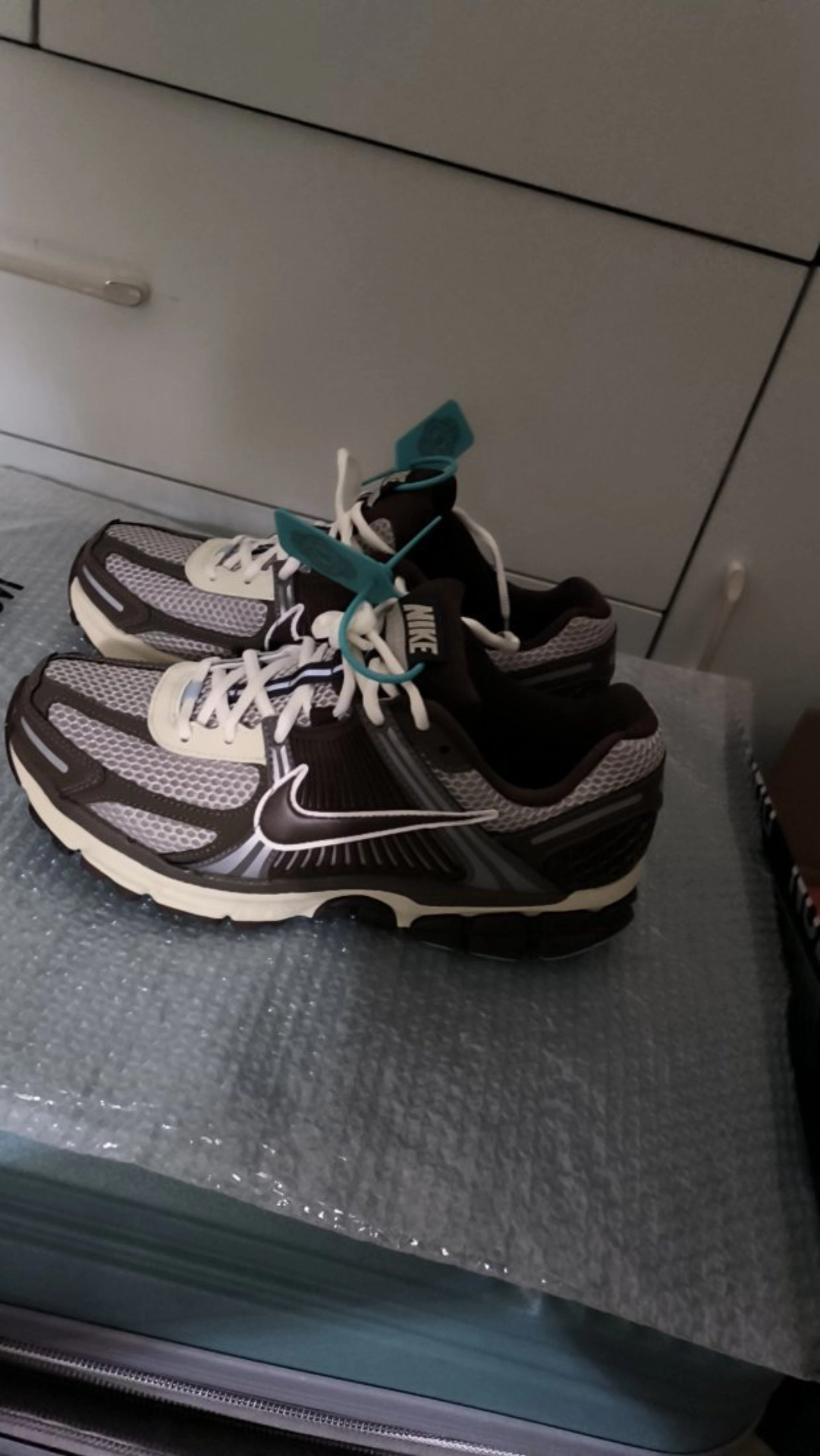 custom review-Nike Air Zoom Vomero 5 Earth Fossil Brown Women's