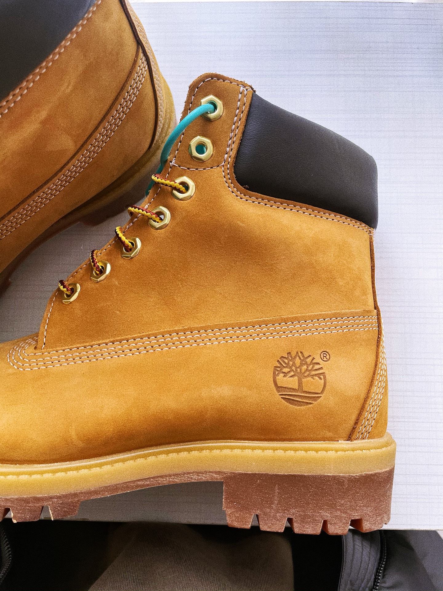 Купить копии сумок-Timberland истинный и фальшивый
