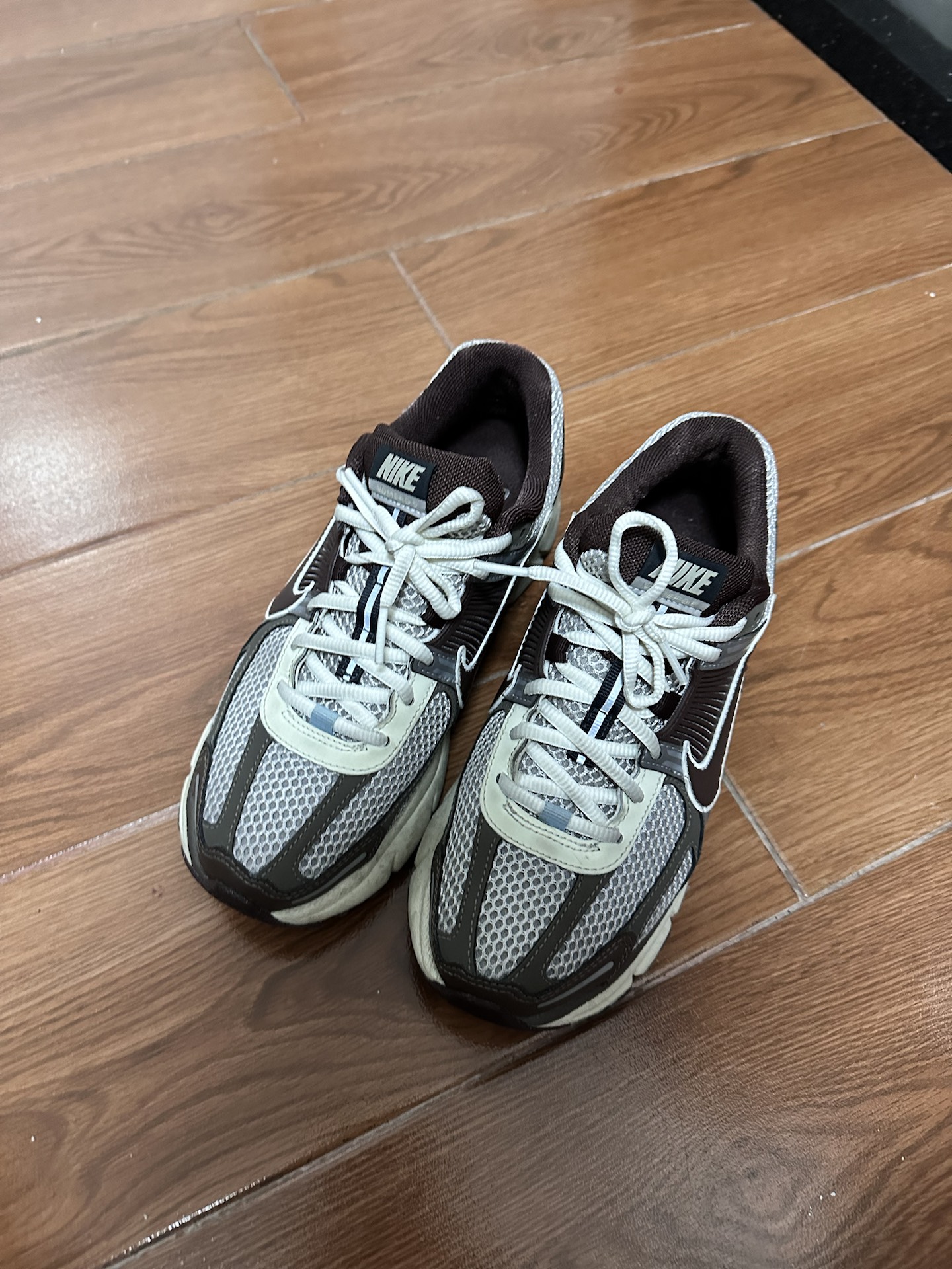 custom review-Nike Air Zoom Vomero 5 Earth Fossil Brown Women's