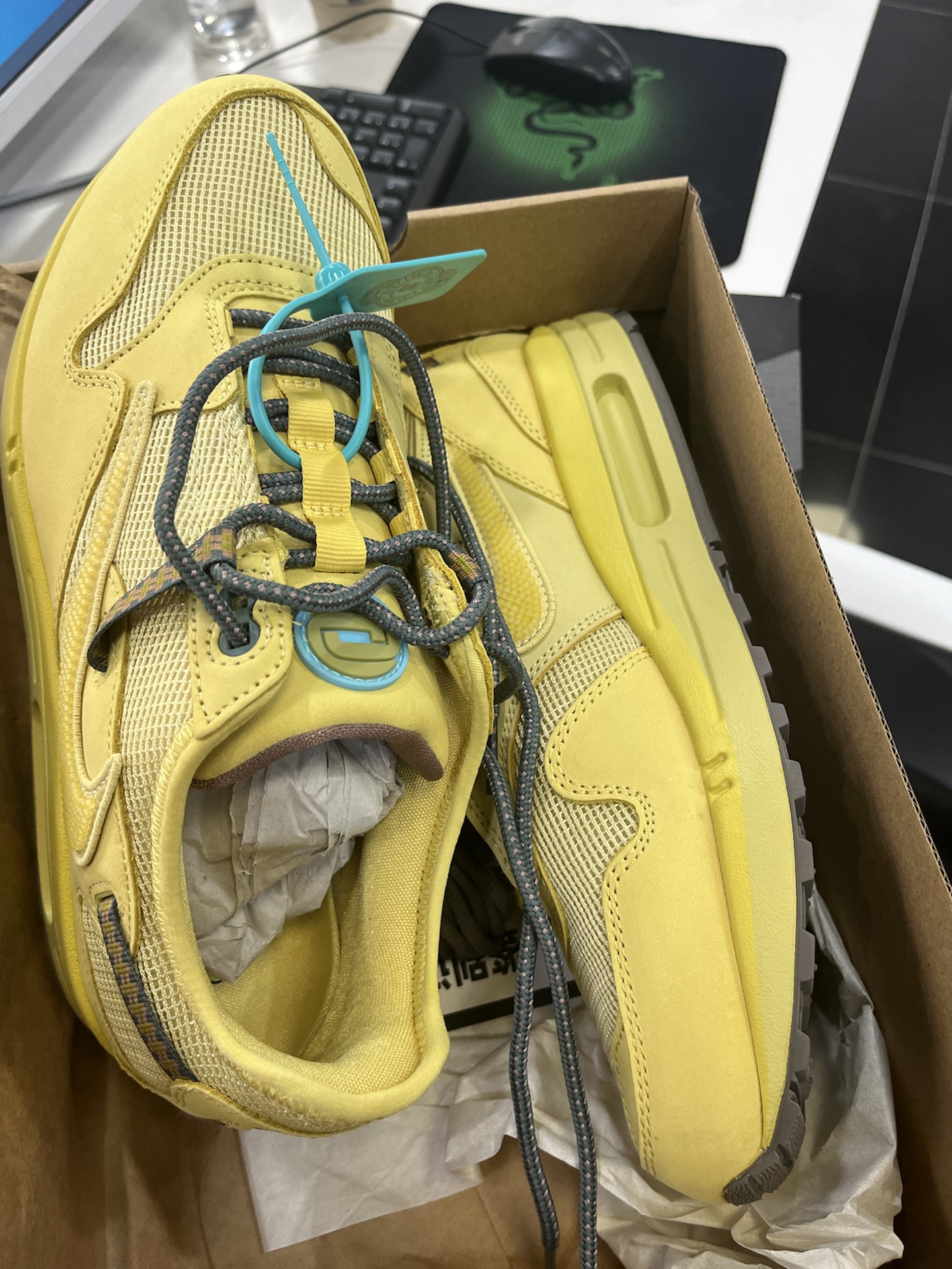 custom review-Travis Scott x Nike Air Max 1 Аbrasion Resistant Низкий Топ Повседневные Беговые кроссовки Унисекс Saturn Gold