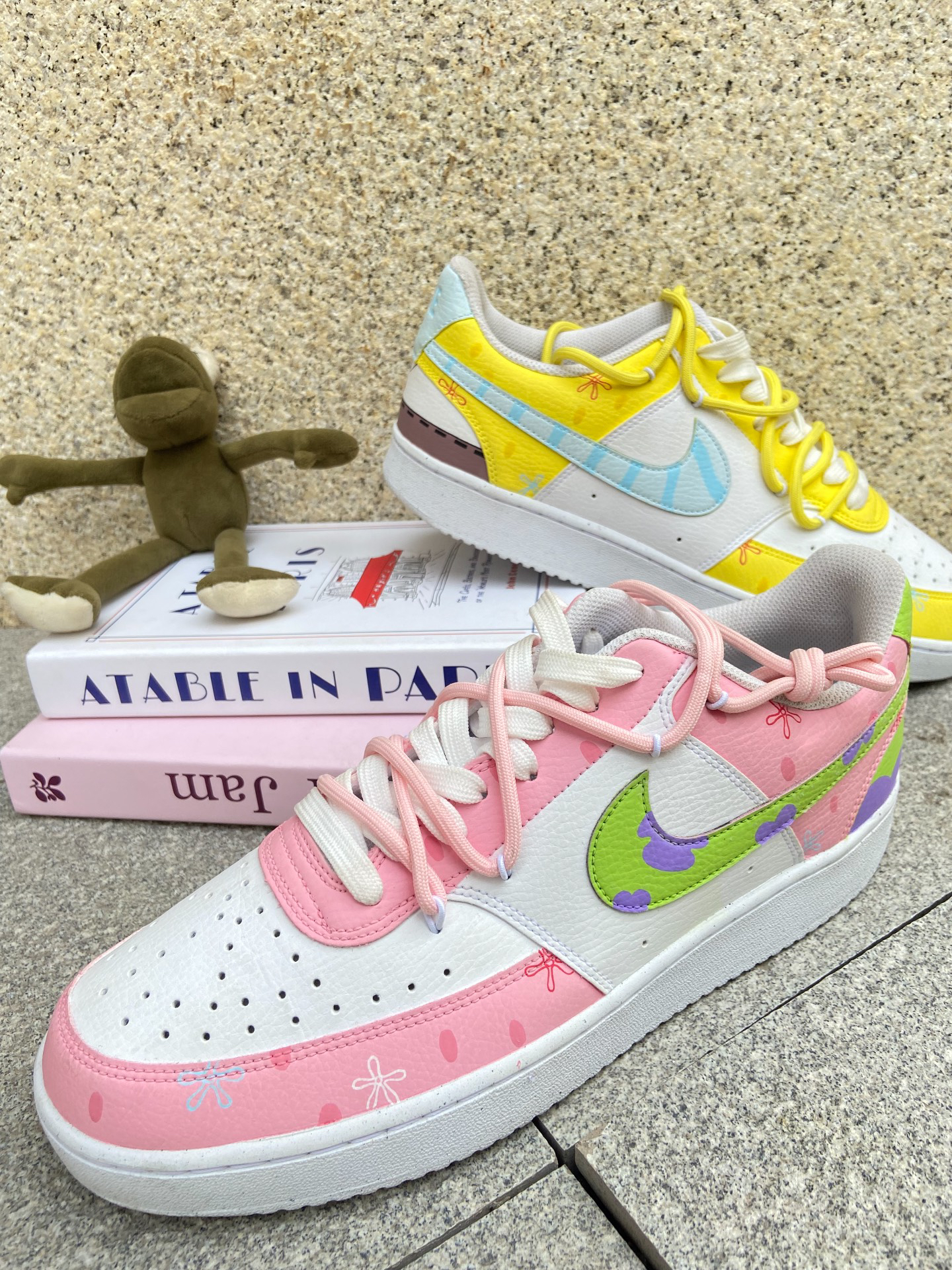 双色炫彩海绵宝宝板鞋