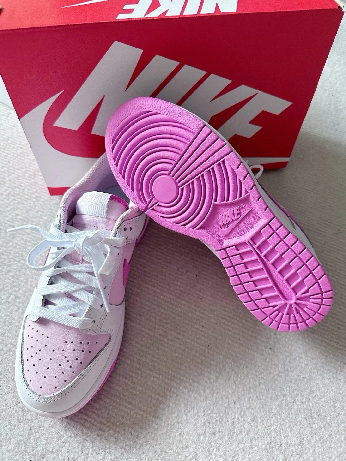 跟风入的,没想到很是惊喜#鞋王争霸赛 #太适合甜妹了吧 #nike粉色