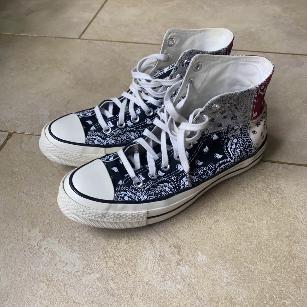 40码 converse 1970s 腰果花拼接
匡威腰果花1970s 黑色 高帮 帆布鞋