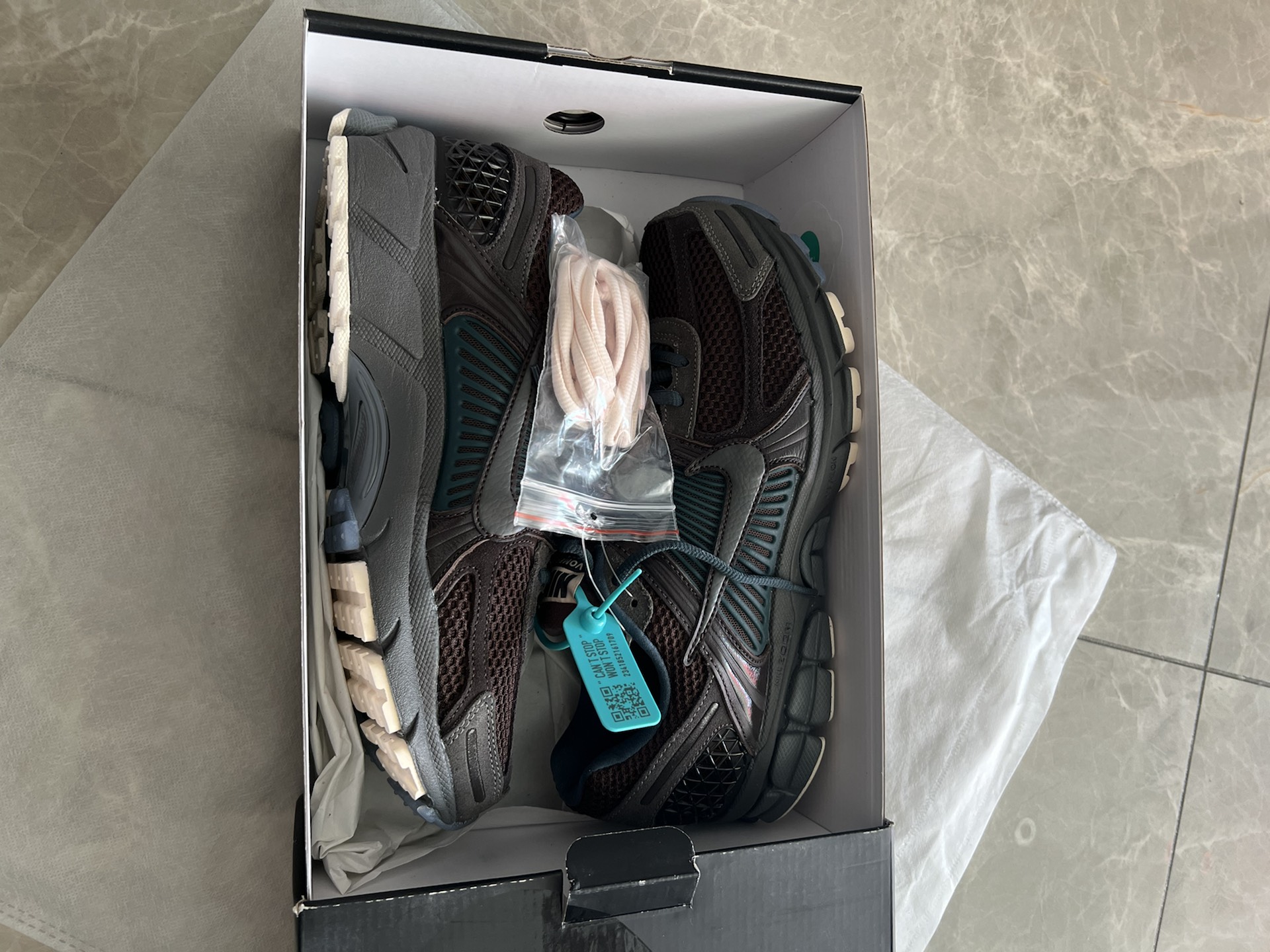 custom review-Nike Air Zoom Vomero 5 Легкий Низкий Топ Повседневный Тренировки Городской Коммутер Беговые кроссовки Унисекс Черный